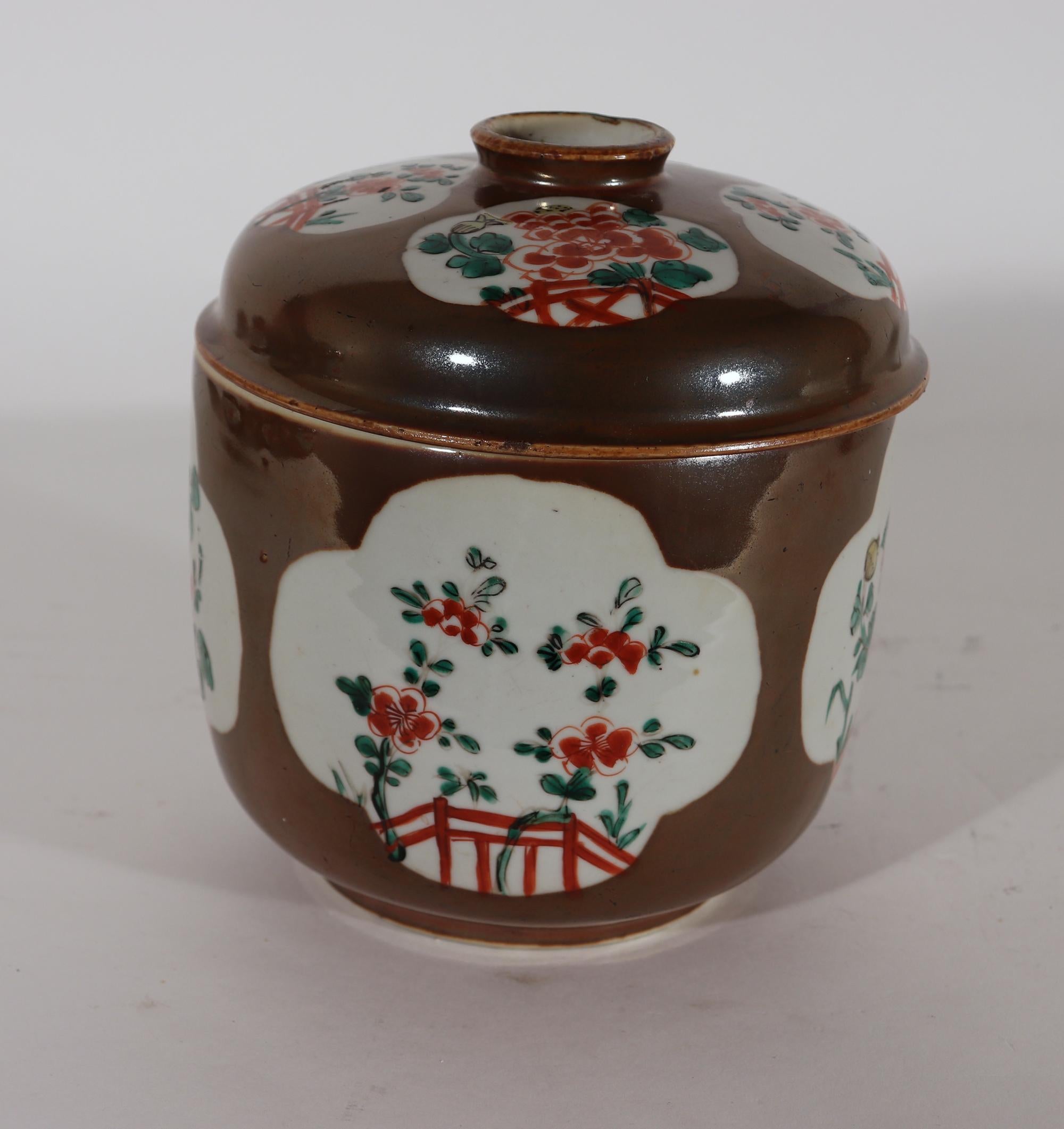 Groupe d'urnes et de couvercles en porcelaine d'exportation chinoise de Batavia en vente 12