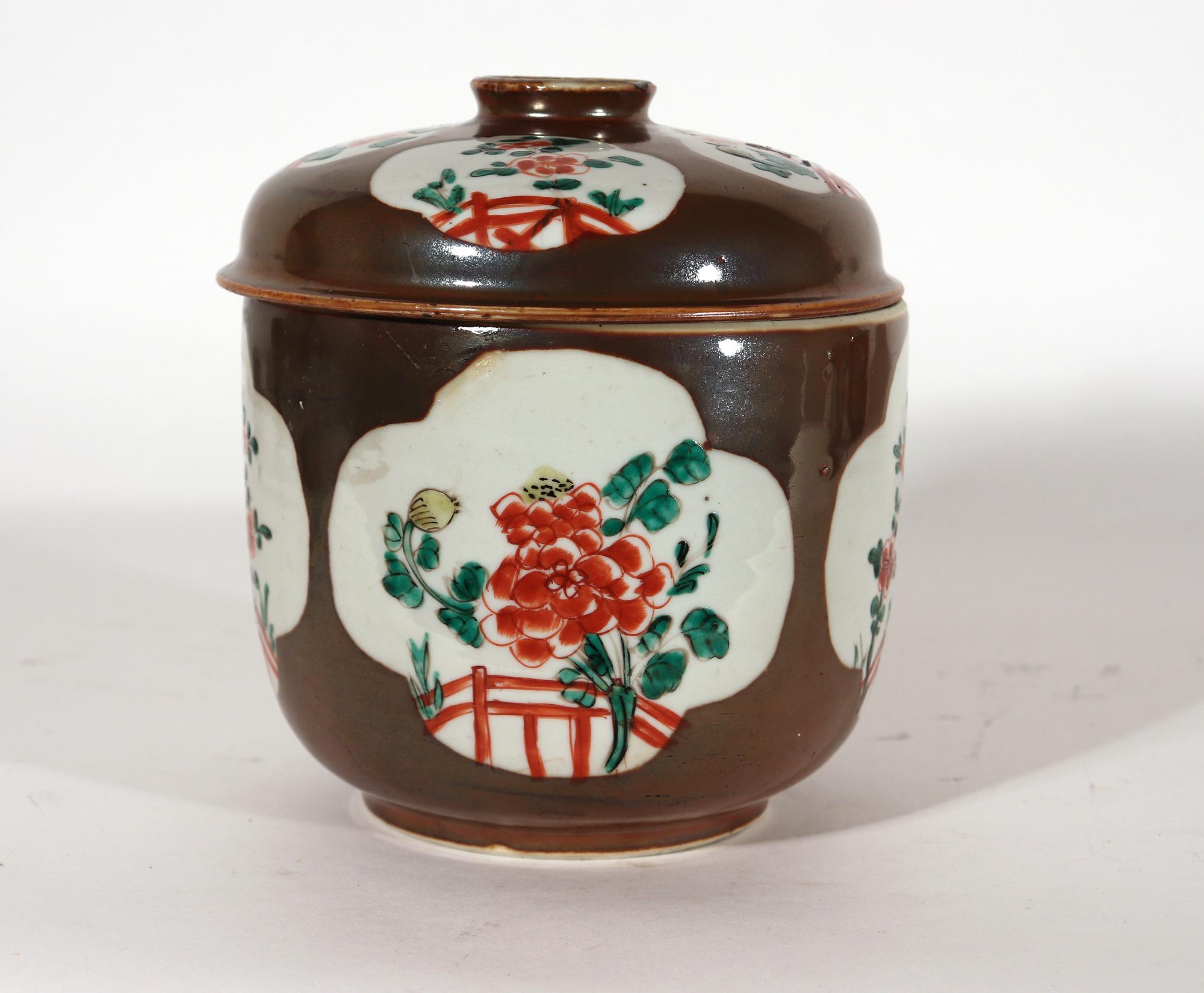 Chinois Groupe d'urnes et de couvercles en porcelaine d'exportation chinoise de Batavia en vente