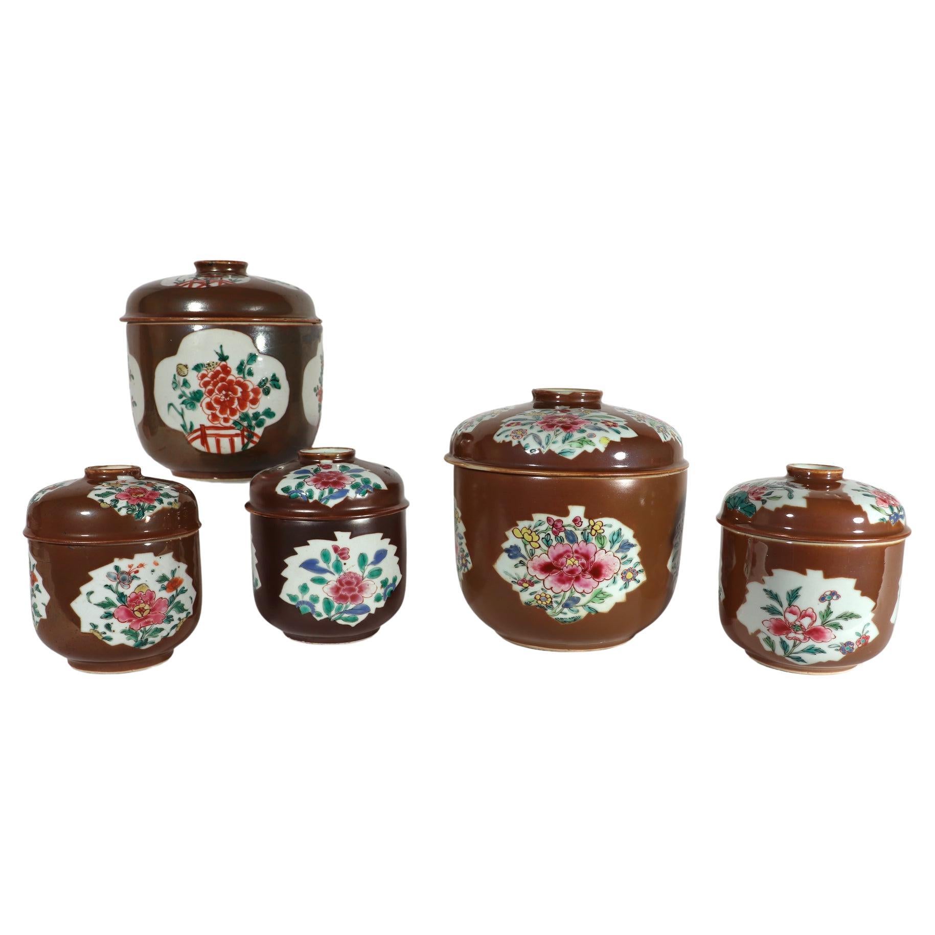 Groupe d'urnes et de couvercles en porcelaine d'exportation chinoise de Batavia