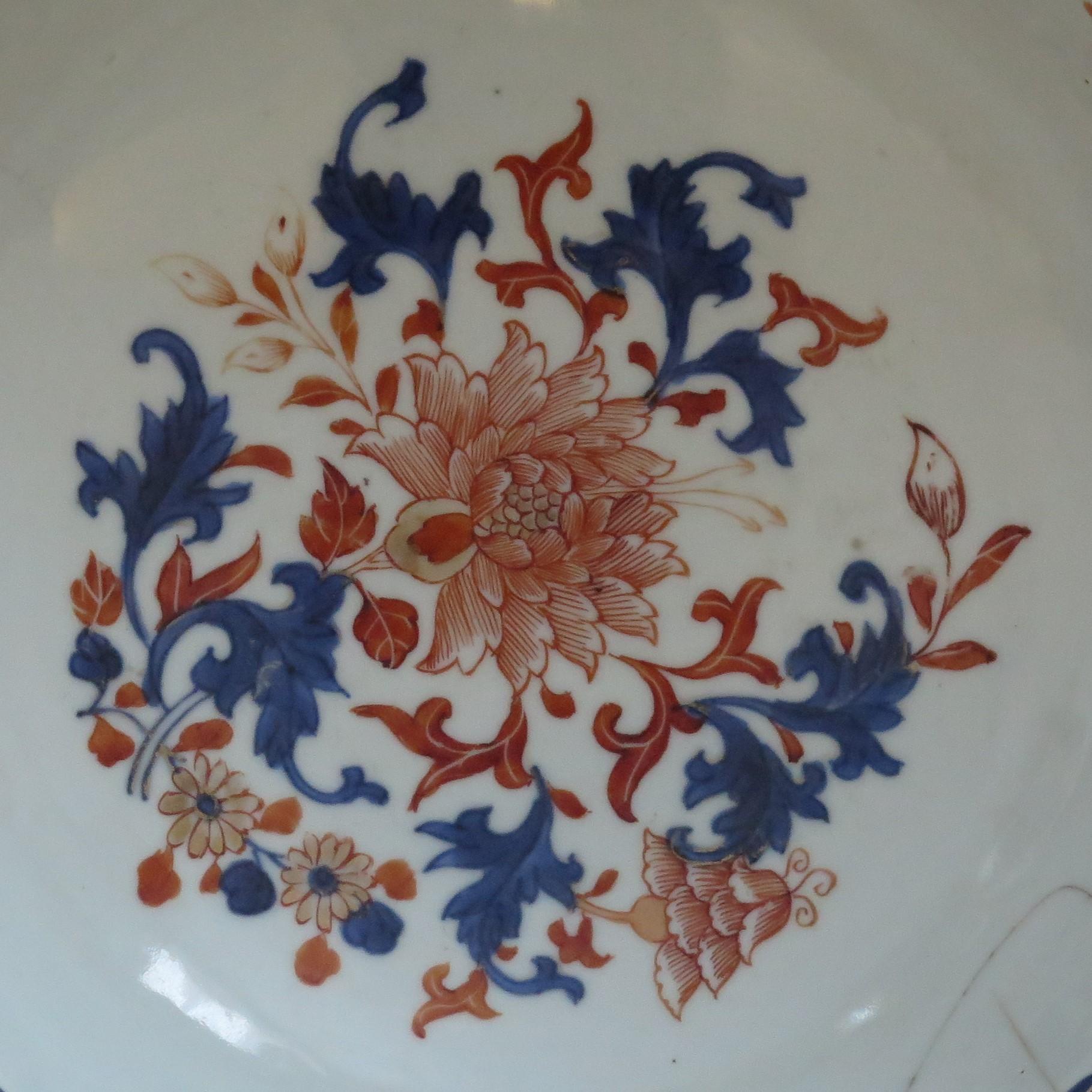 Chinese Export Porcelain Imari Bowl finely hand painted, Qing Kangxi Circa 1710 For Sale 3