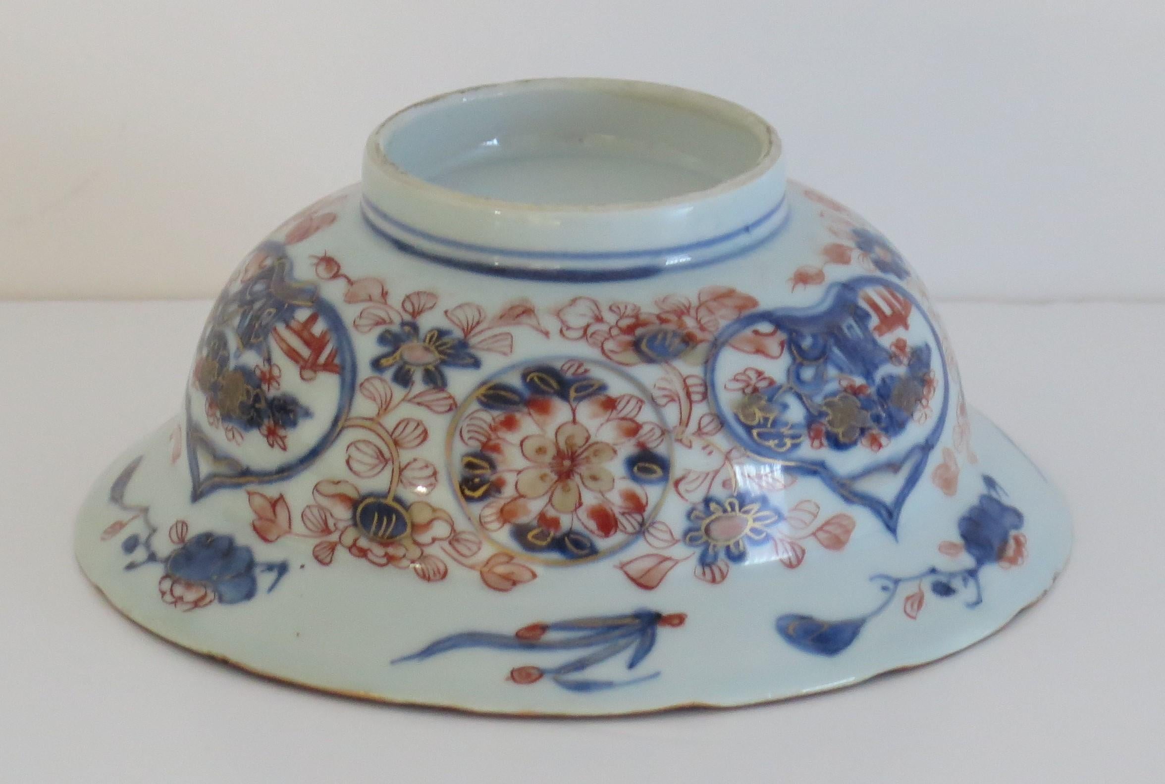 Chinese Export Porcelain Imari Bowl with Wood Stand, Qing Kangxi, Circa 1700 For Sale 6