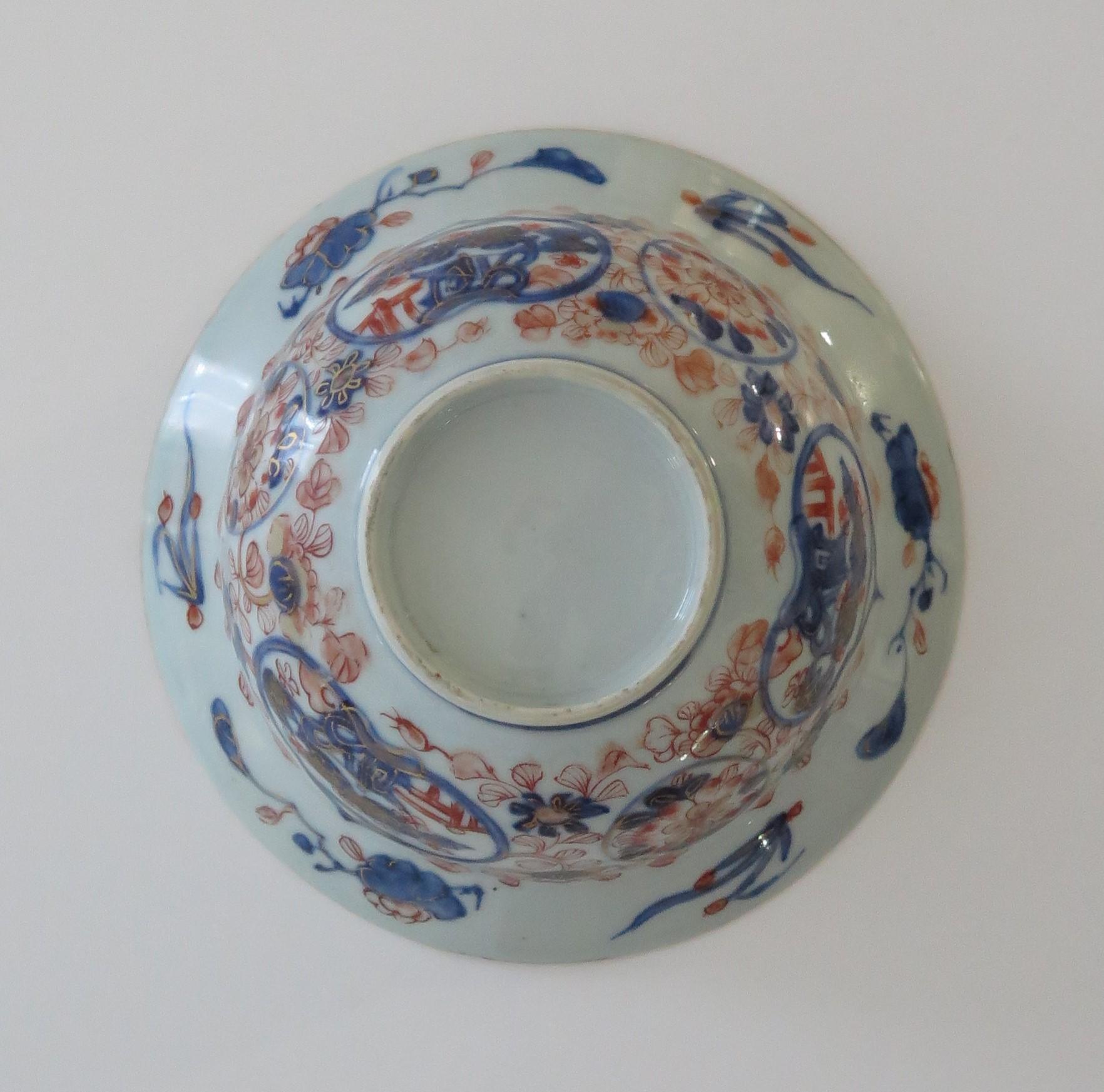 Chinese Export Porcelain Imari Bowl with Wood Stand, Qing Kangxi, Circa 1700 For Sale 7