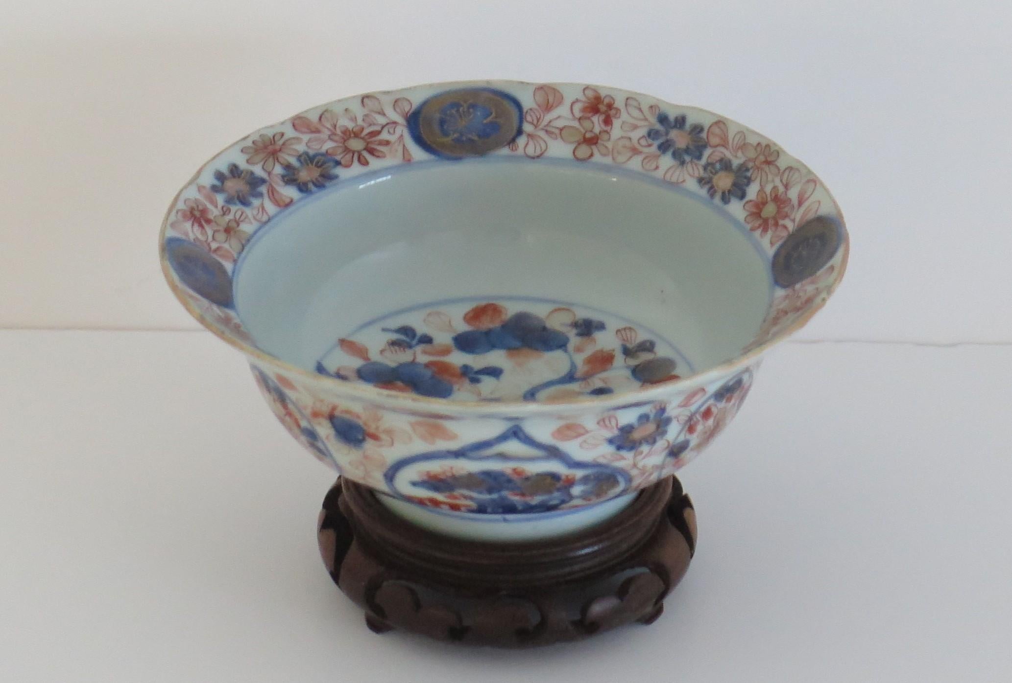This is a beautiful Chinese Export porcelain footed Bowl with fine Imari hand painted decoration, dating to the Qing, Kangxi period, circa 1700. The bowl comes with a Chinese hardwood stand. 

This bowl is finely potted on a fairly high foot and