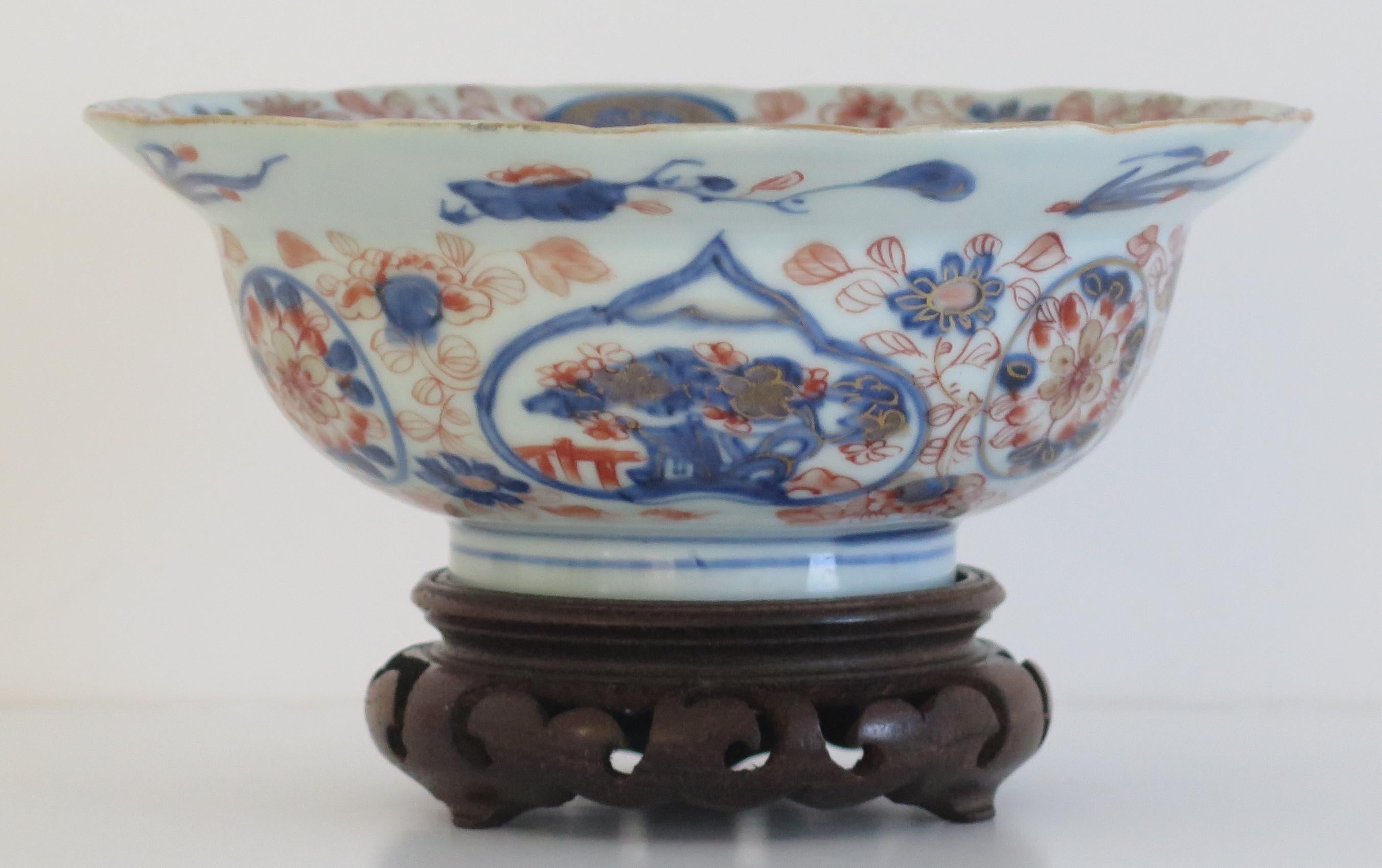Chinese Export Porcelain Imari Bowl with Wood Stand, Qing Kangxi, Circa 1700 For Sale 2