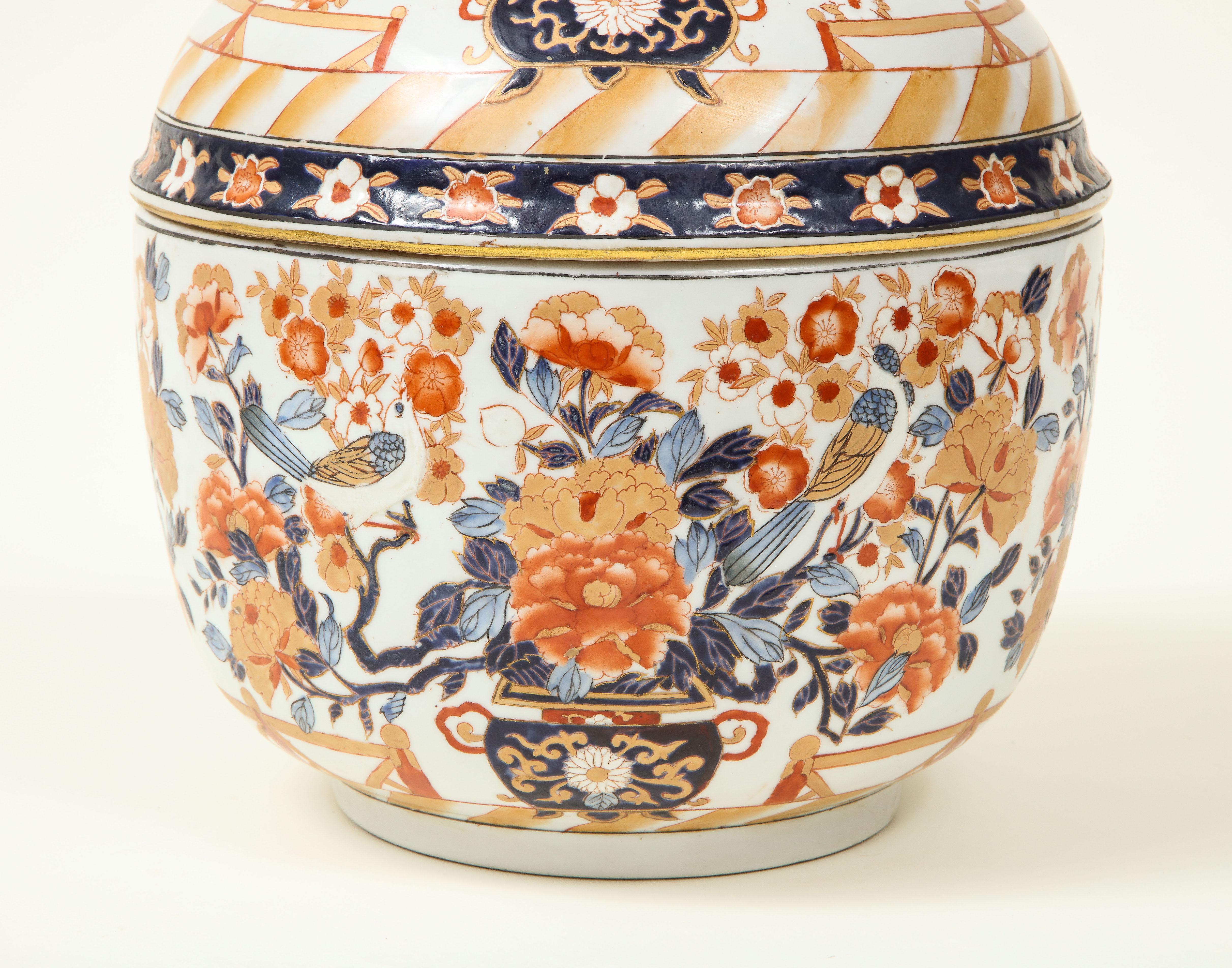 Chinese Export Porcelain Imari Covered Tureen In Good Condition In New York, NY