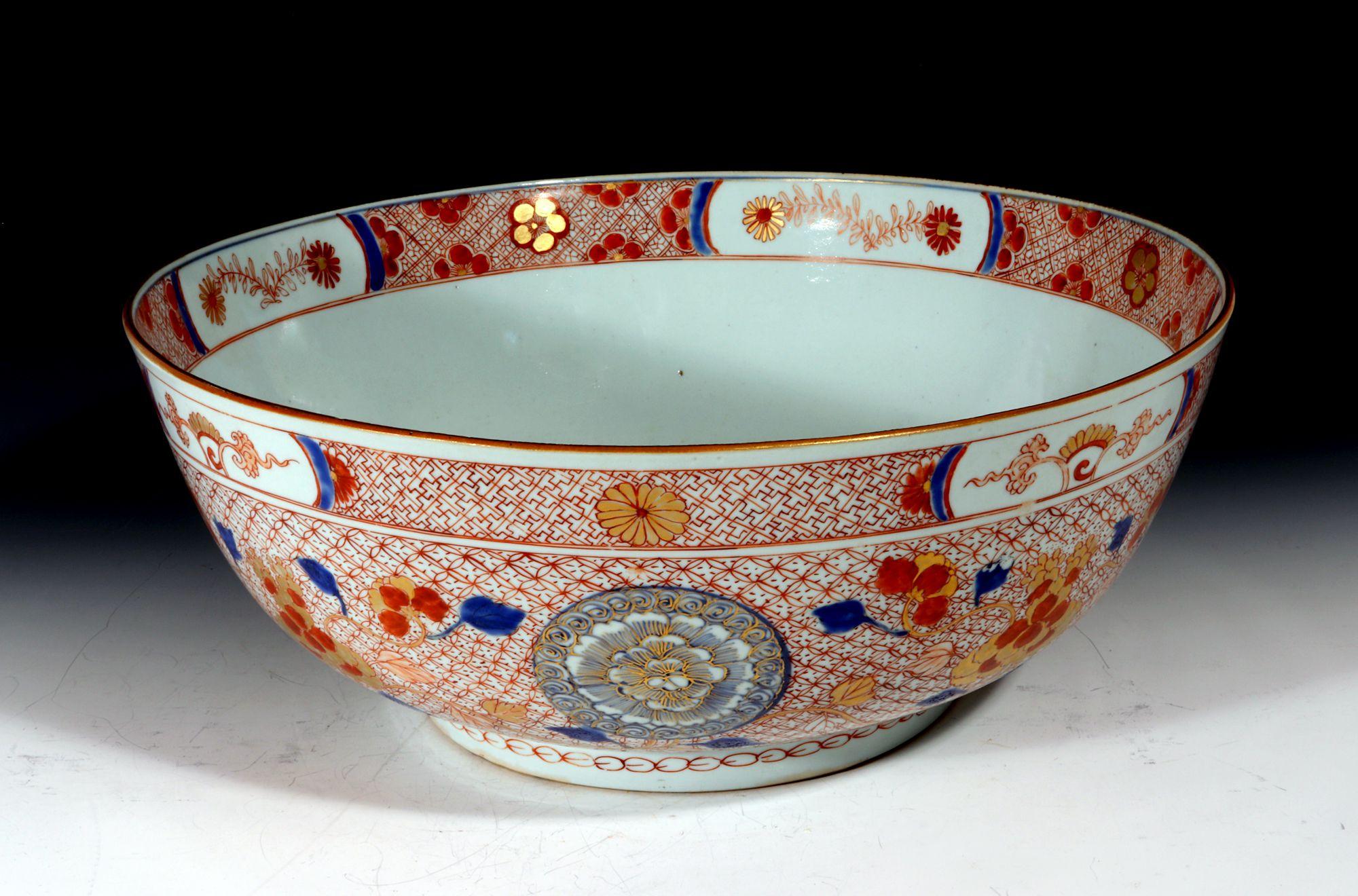 Chinese Export Porcelain Imari & Rouge de Fer Large Punch Bowl In Good Condition For Sale In Downingtown, PA