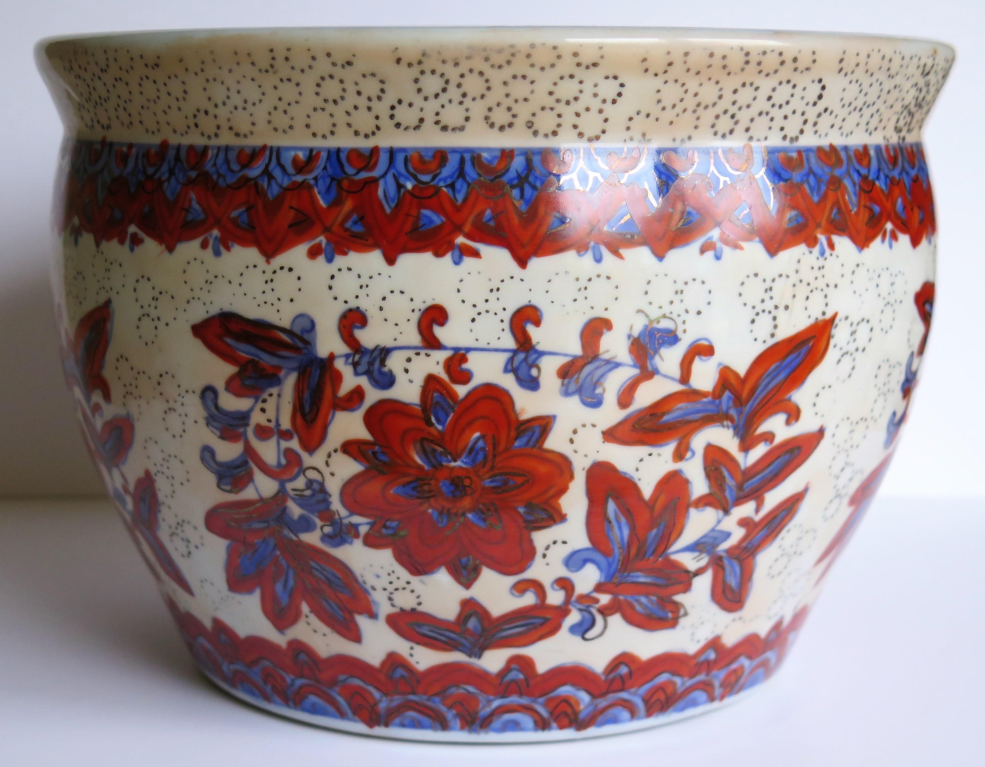 This is a good Chinese export porcelain jardinière or planter from the mid-20th century, circa 1940.

The jardinière is well potted and heavy, weighing nearly 3kg unpacked. 

It is hand decorated on the outside with a distinctive four section