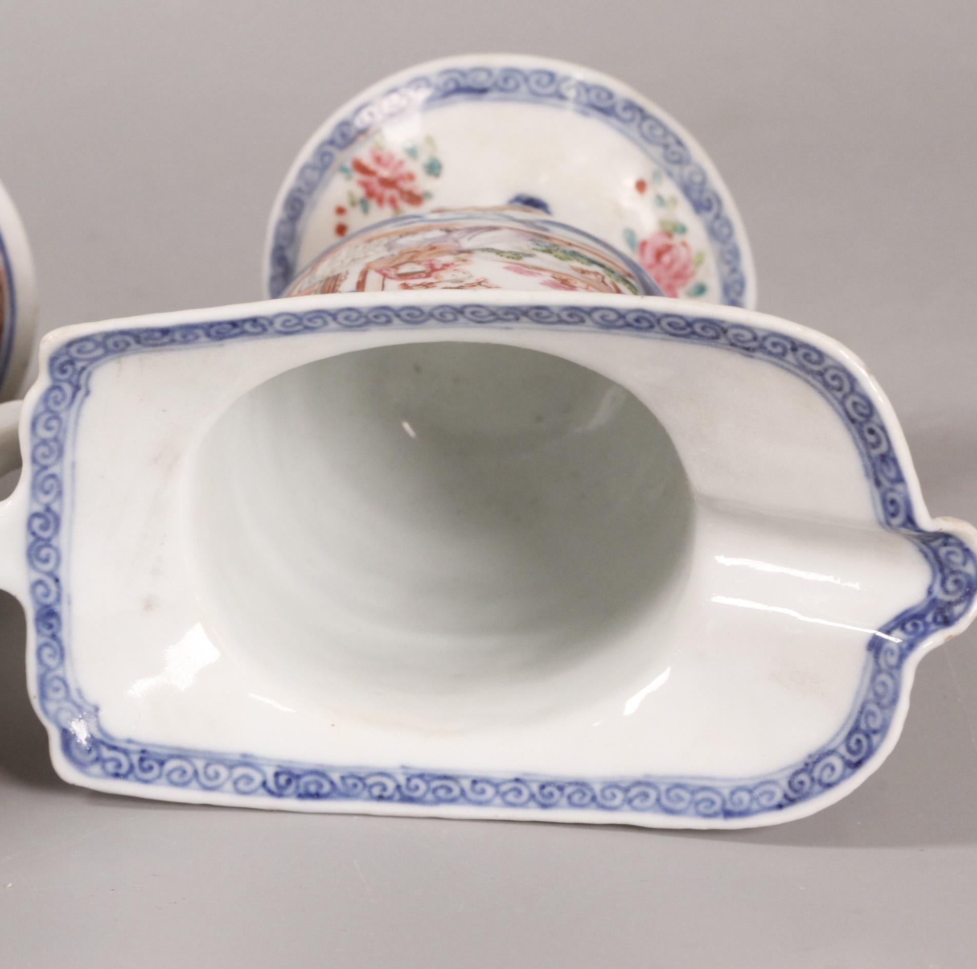 Chinese export porcelain jug, 18th c. In Good Condition For Sale In New York, NY