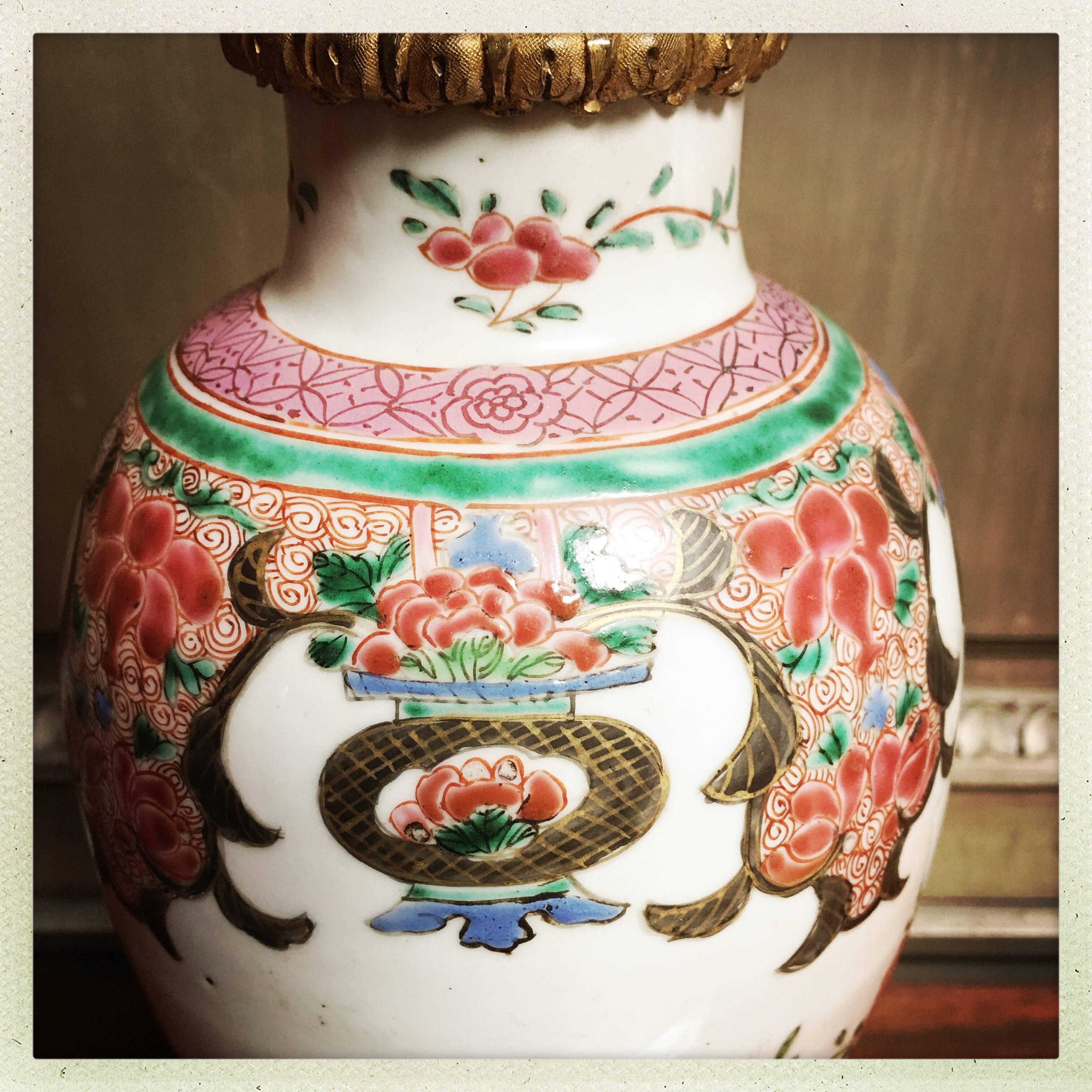 Chinese Export Porcelain Lamp Base In Good Condition For Sale In Dallas, TX