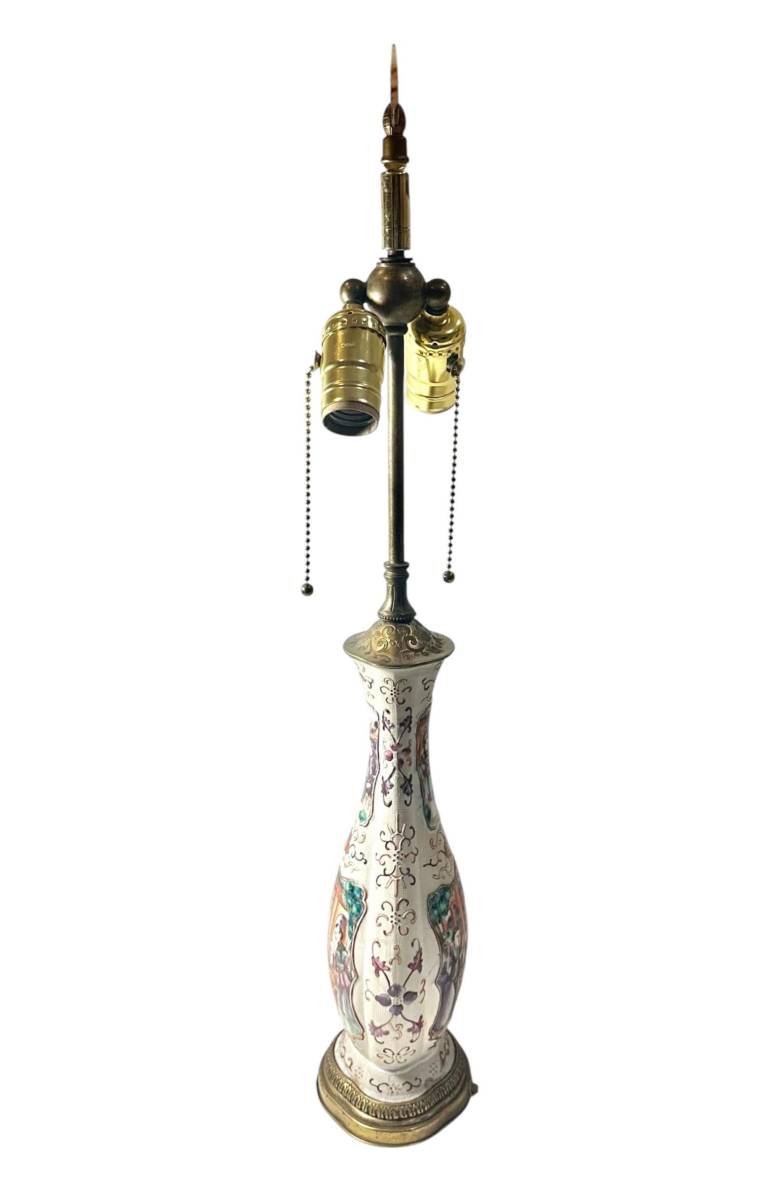 Chinois Lampe en porcelaine d'exportation chinoise en vente