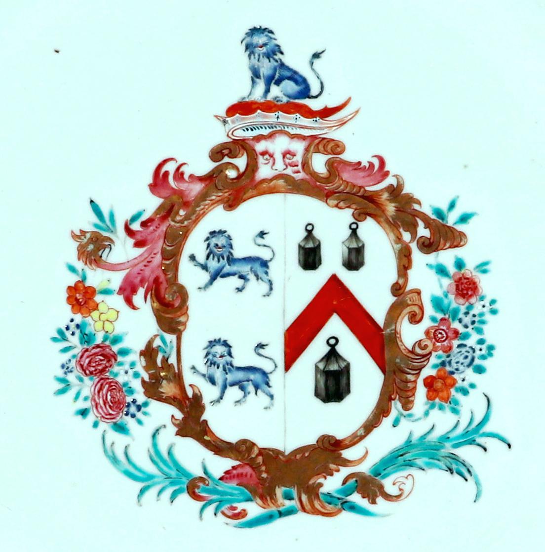 Chinese Export Large Armorial Dish, Arms of Hanmer Aufspießen Jennens,
CIRCA 1745

Die große runde chinesische Export-Porzellanschale ist mit dem Wappen von Hanmer mit einem Band der Speerspitze Design um den inneren Brunnen zentriert.  Am Rand