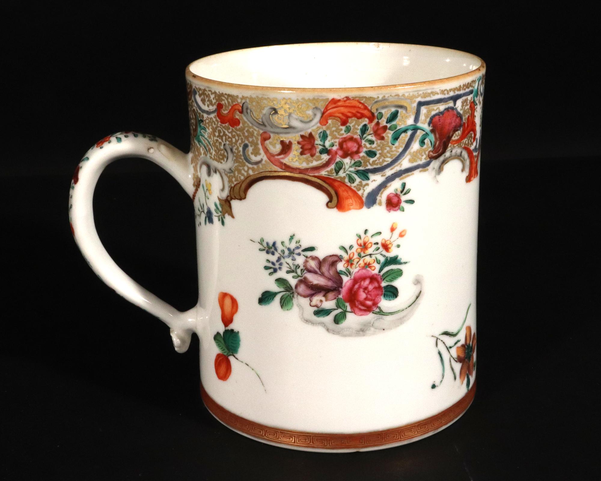 Chinese Export Porcelain Large Armorial Tankard For Sale 3