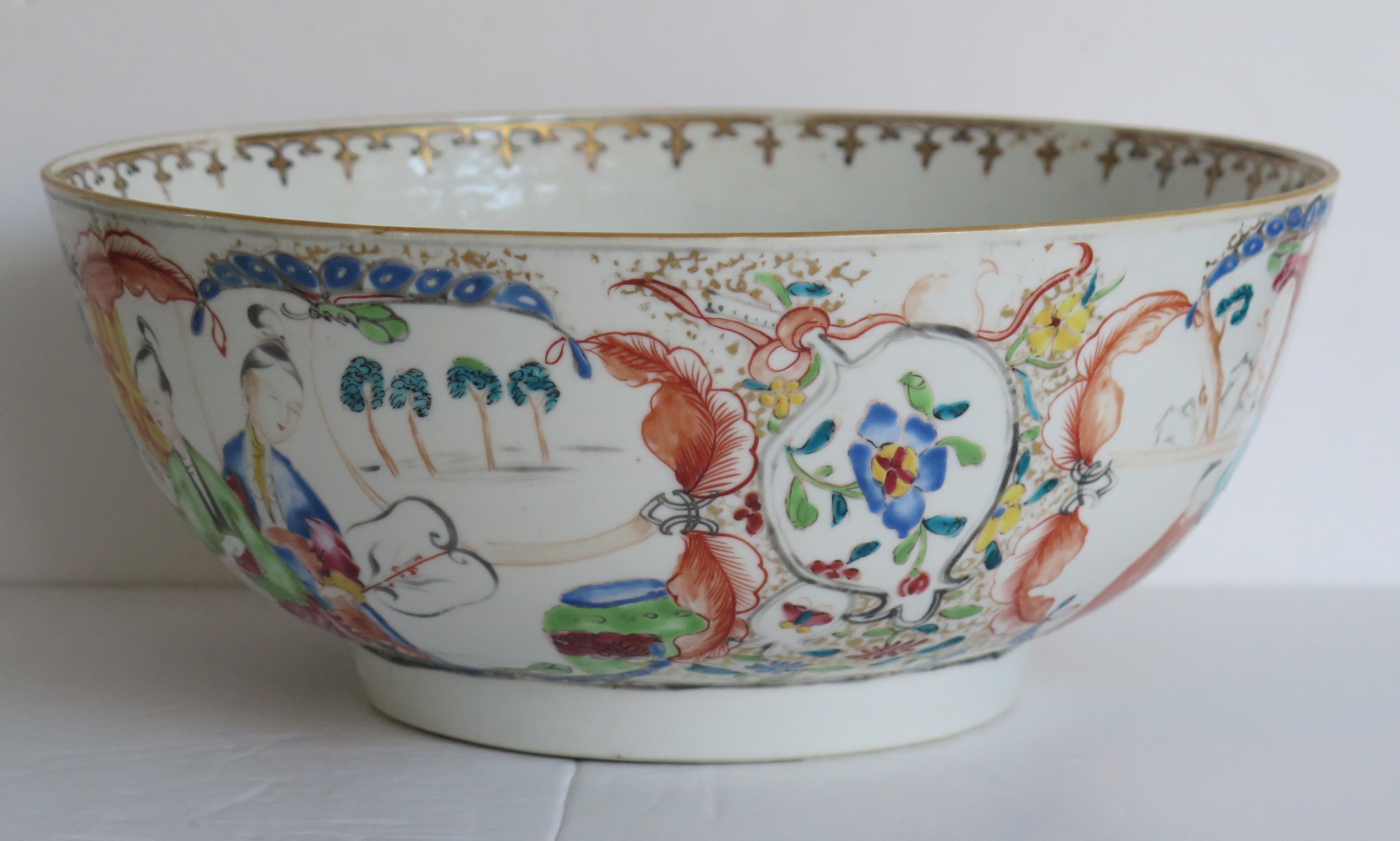 Large Chinese Export Porcelain Bowl Finely Hand Painted, Qing Qianlong Ca 1770 In Good Condition In Lincoln, Lincolnshire