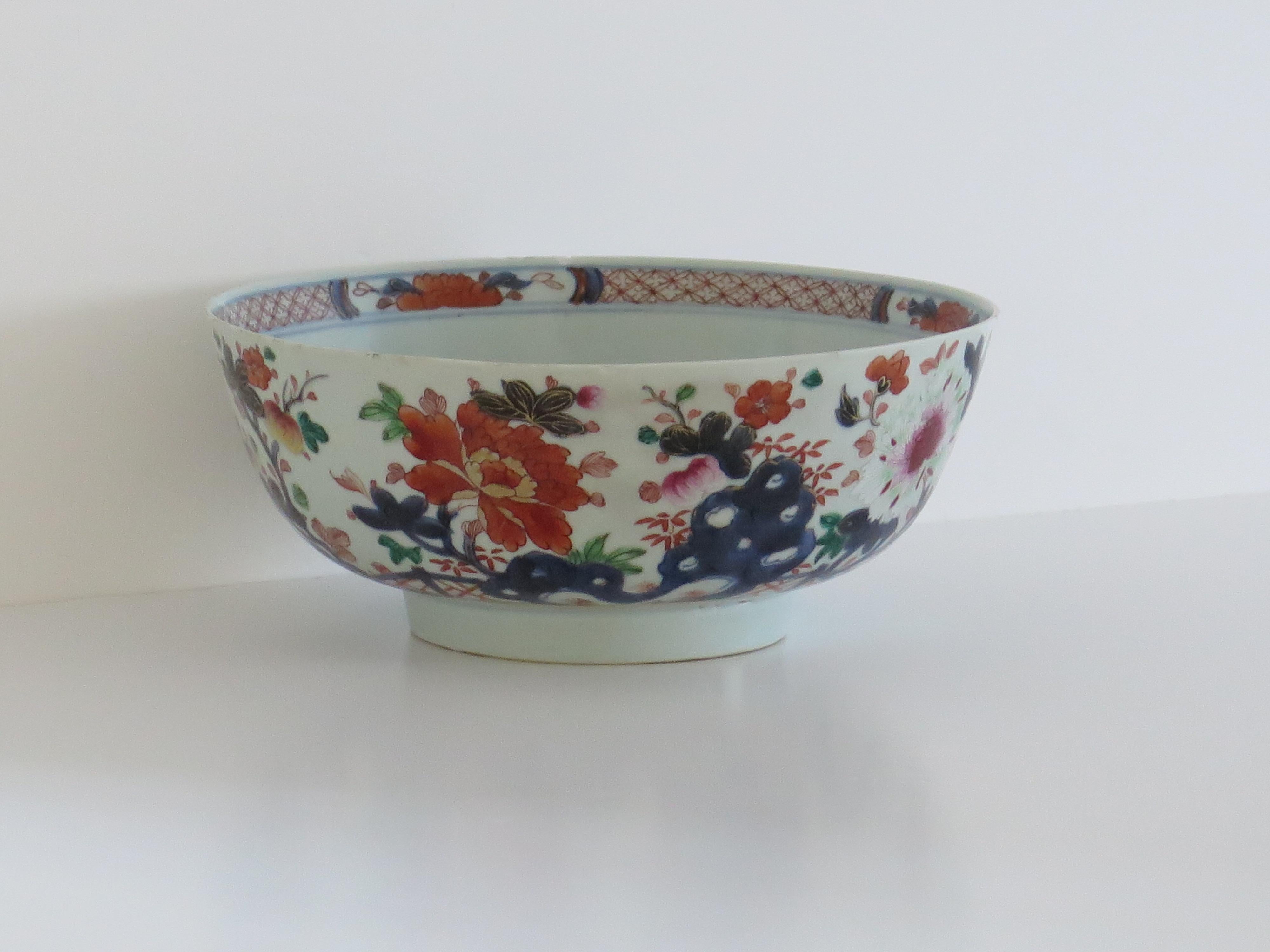 Chinese Export Porcelain Large Bowl Hand Painted Famille Rose, Qing Ca 1750 In Good Condition For Sale In Lincoln, Lincolnshire