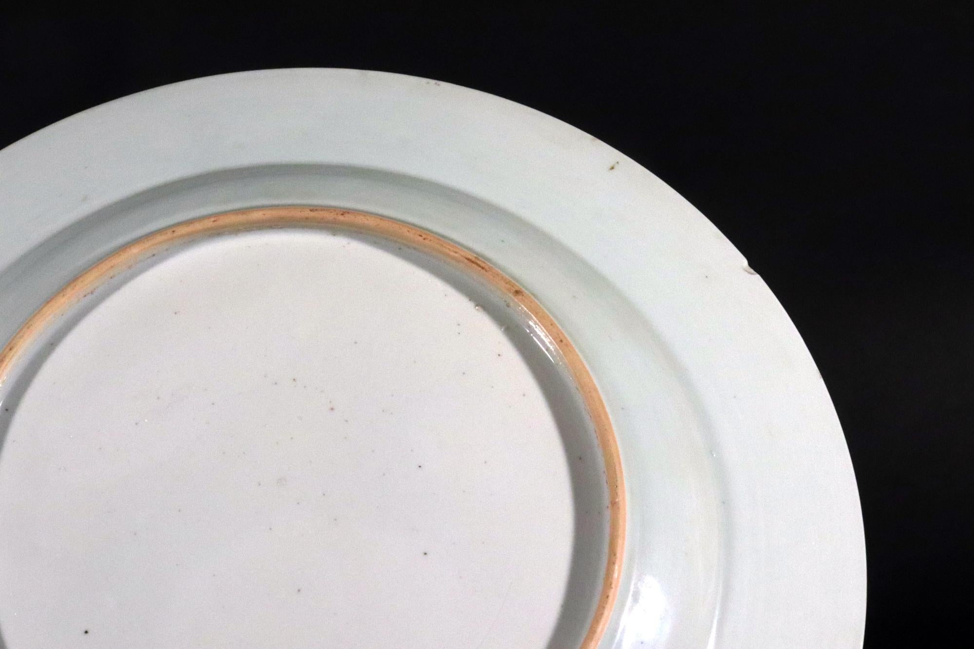 Plato grande de porcelana china de exportación con flores Famille Rose en venta 1