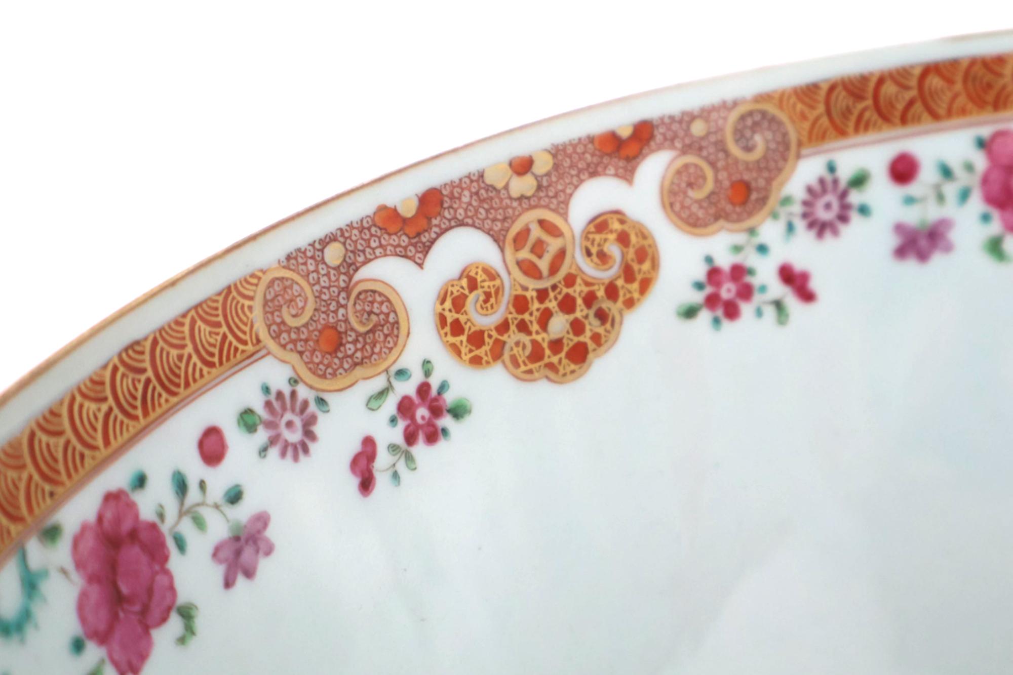 Grand bol à punch Famille Rose en porcelaine d'exportation chinoise Bon état - En vente à Downingtown, PA