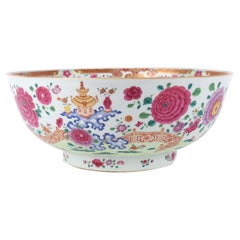 Grand bol à punch Famille Rose en porcelaine d'exportation chinoise