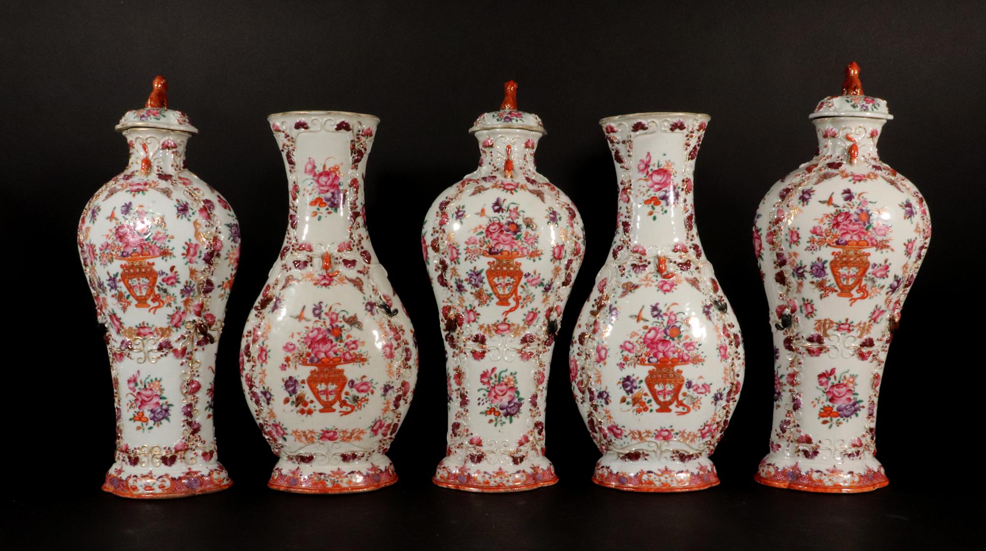 Cinese Porcellana cinese d'esportazione Grande guarnizione di vasi Famille Rose in cinque pezzi in vendita