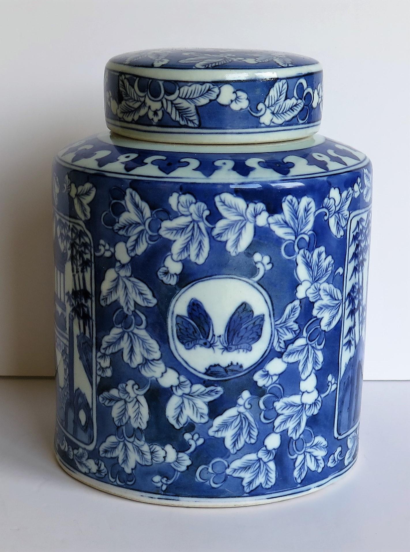 Hand-Painted Chinese Export Porcelain Lidded Jar or Pot Blue and White, Hand Painted