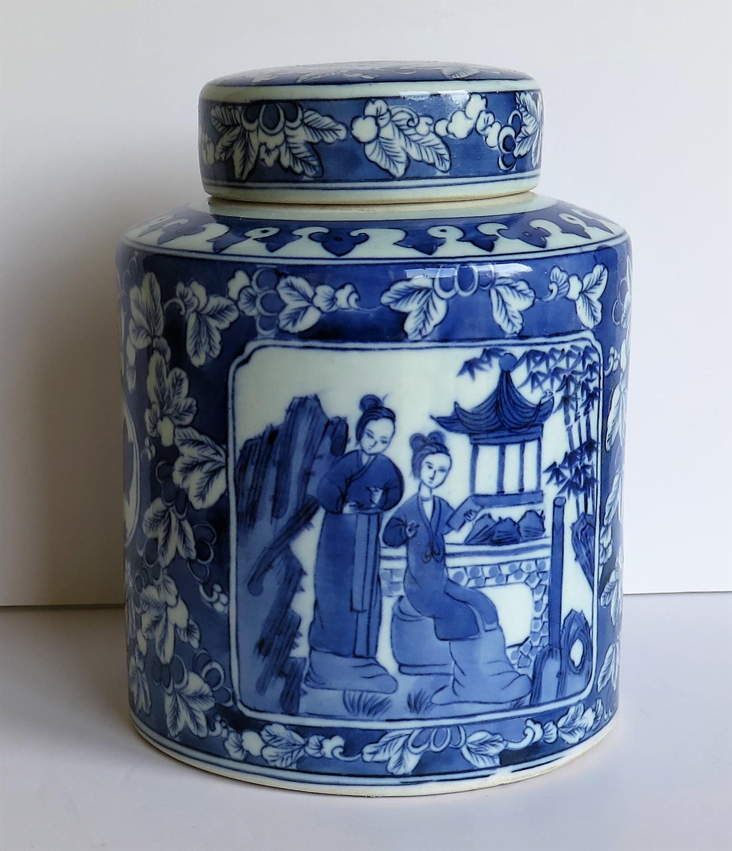 Chinese Export Porcelain Lidded Jar or Pot Blue and White, Hand Painted In Good Condition In Lincoln, Lincolnshire
