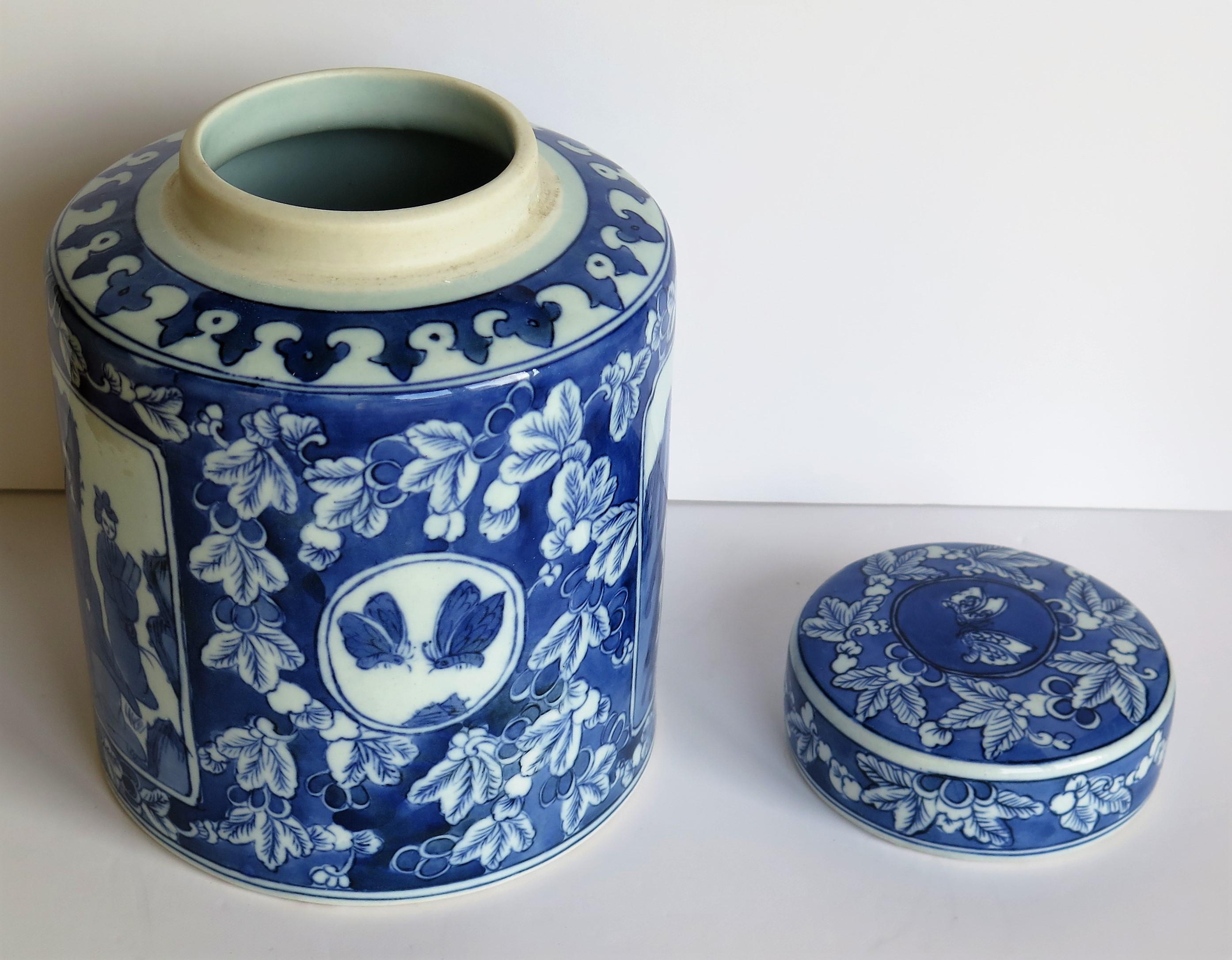 Chinese Export Porcelain Lidded Jar or Pot Blue and White, Hand Painted 1