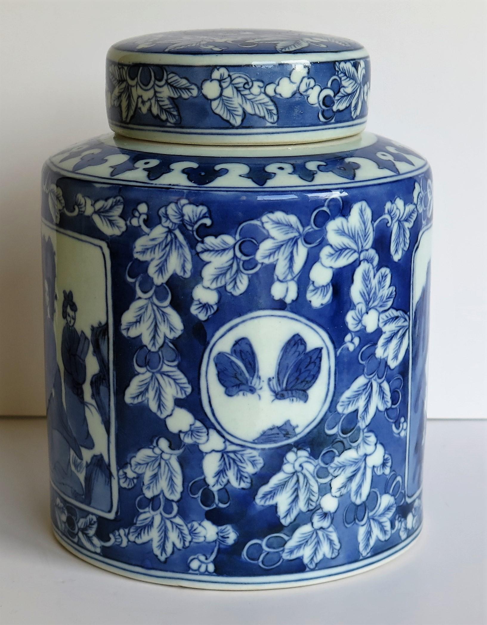 Chinese Export Porcelain Lidded Jar or Pot Blue and White, Hand Painted 2