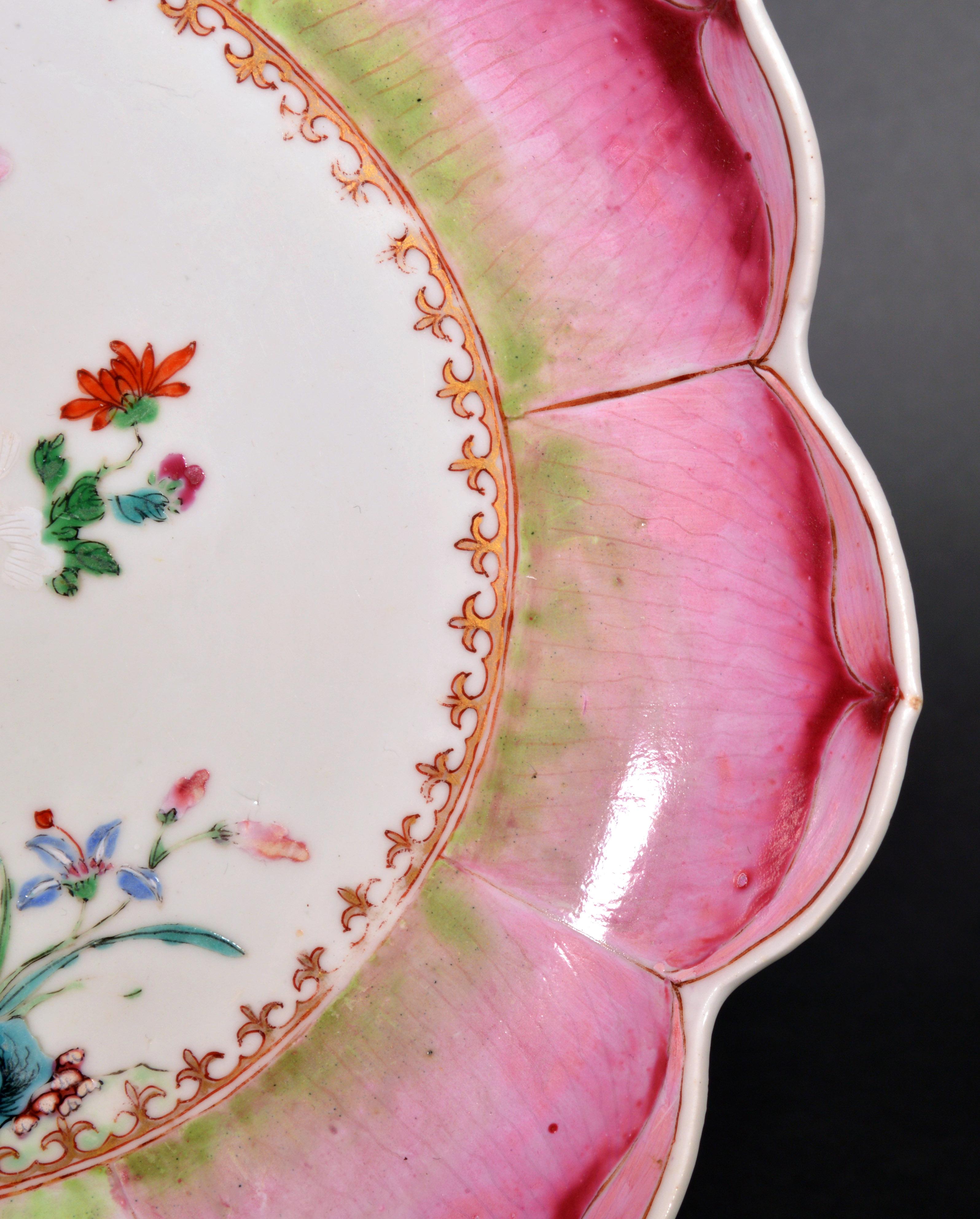 18th-century Chinese Export Porcelain Lotus Leaf Shaped Dish In Good Condition In Downingtown, PA