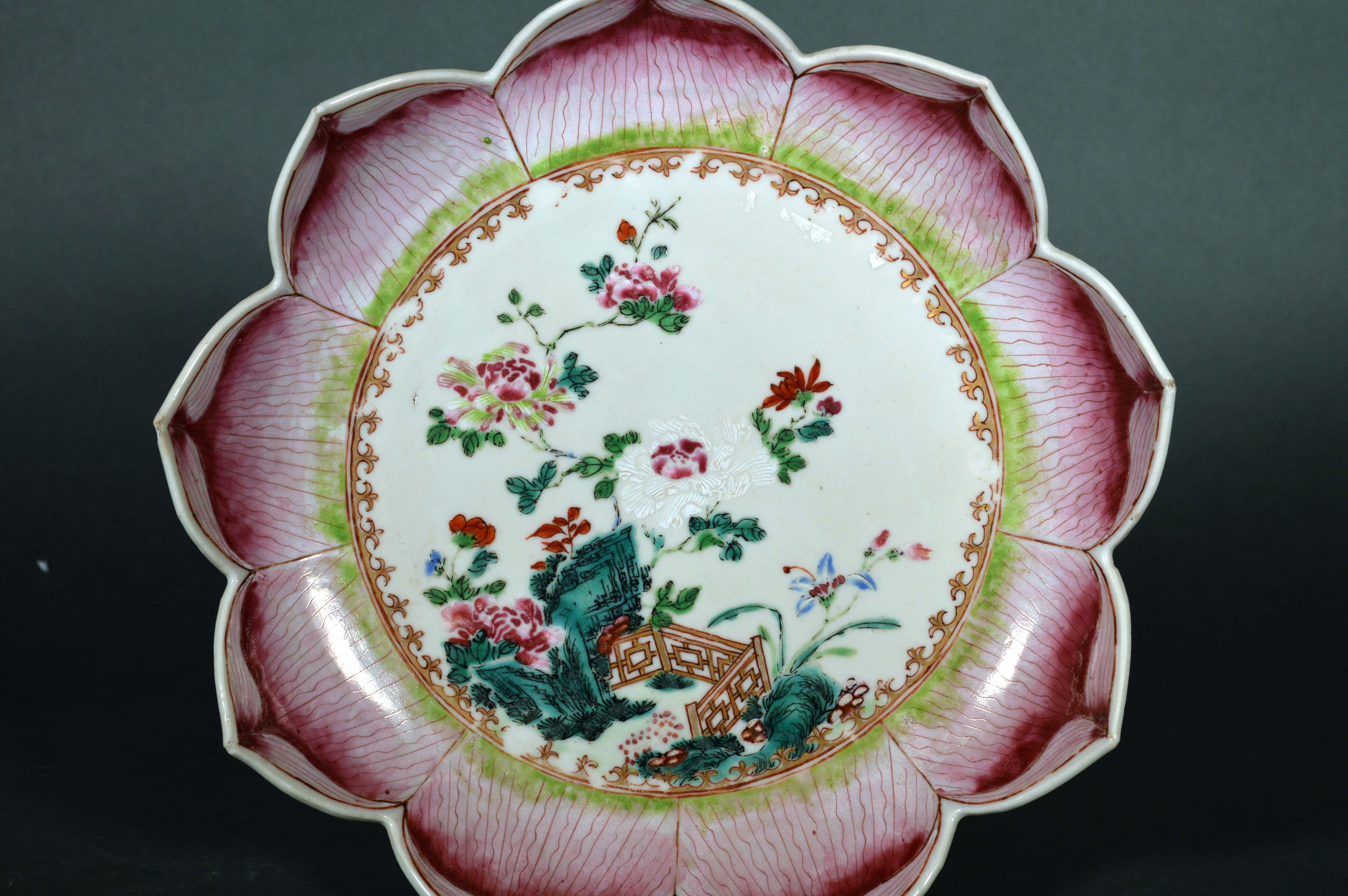 18th-century Chinese Export Porcelain Lotus Leaf Shaped Dishes In Good Condition In Downingtown, PA