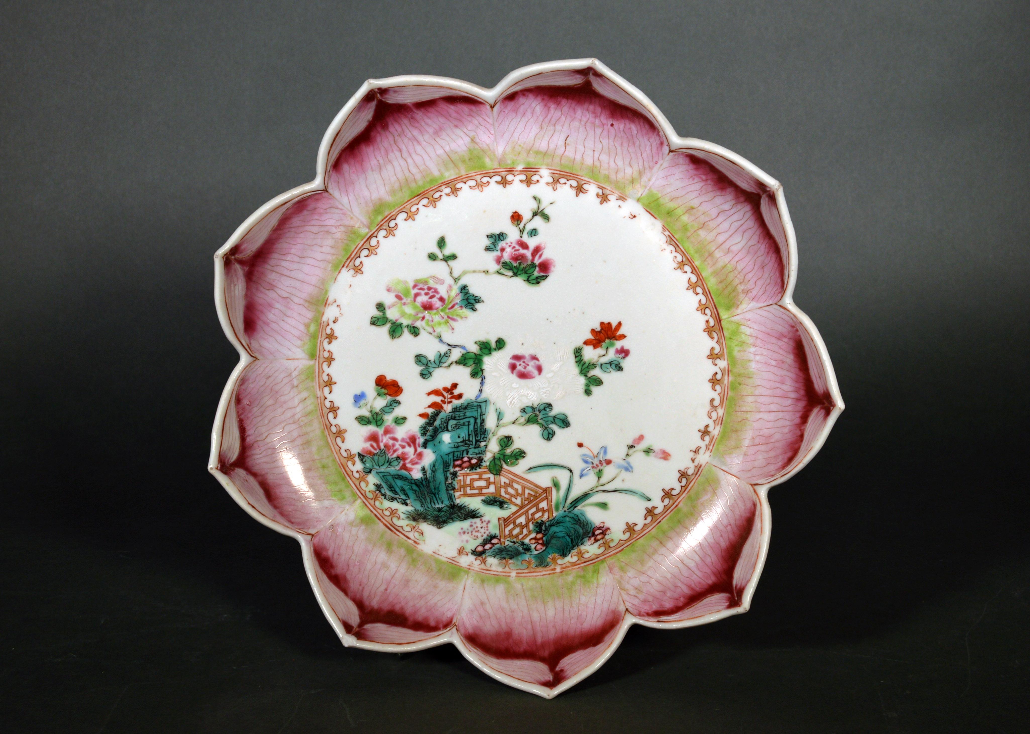 18th-century Chinese Export Porcelain Lotus Leaf Shaped Dishes 2