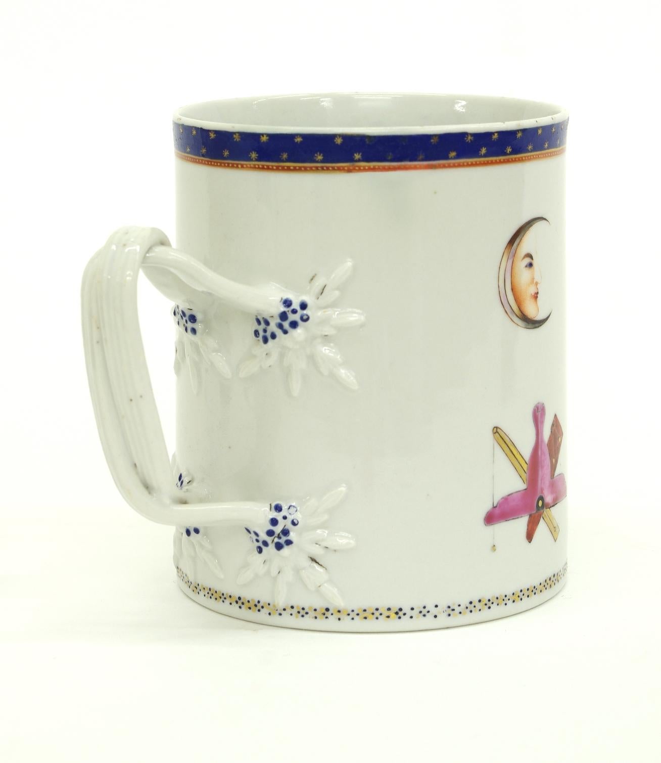 Chinese Export Porcelain Masonic Mug, circa 1795 In Fair Condition For Sale In St. Louis, MO