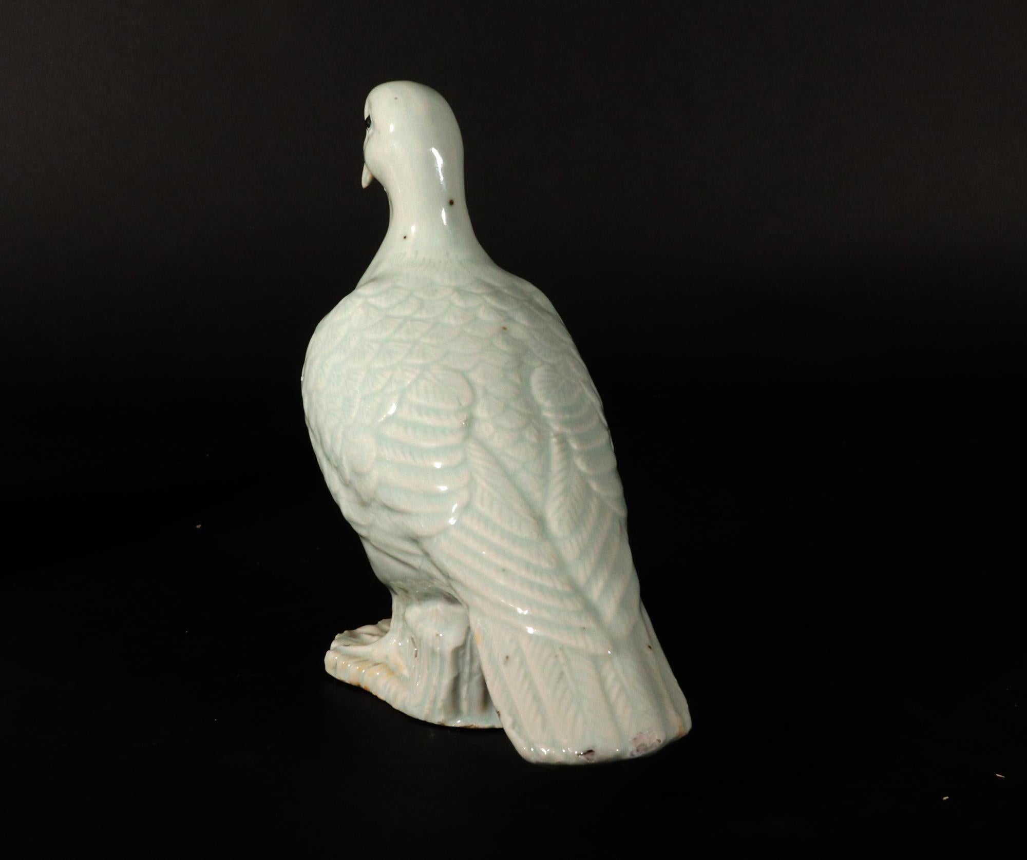 Chinese Export Porcelain Models of White Doves In Good Condition For Sale In Downingtown, PA