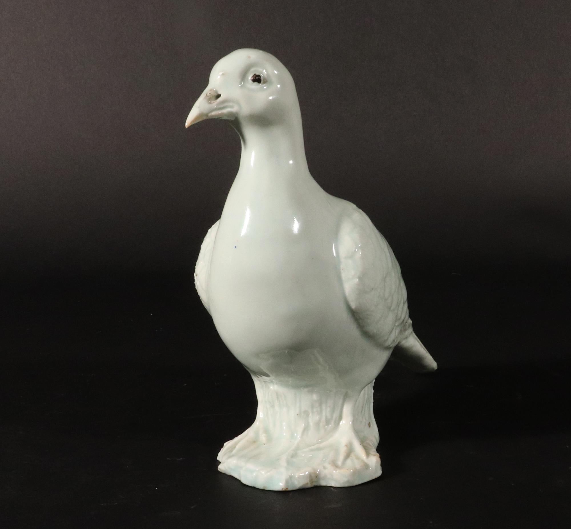 Chinese Export Porcelain Models of White Doves For Sale 3