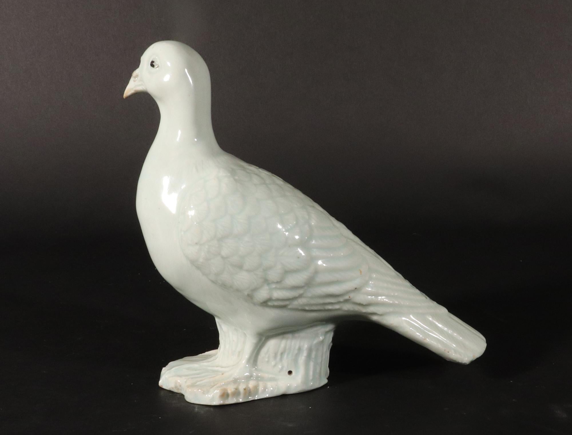 Chinese Export Porcelain Models of White Doves For Sale 4