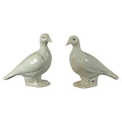 Chinesische Export-Porzellanmodelle von weißen Tauben