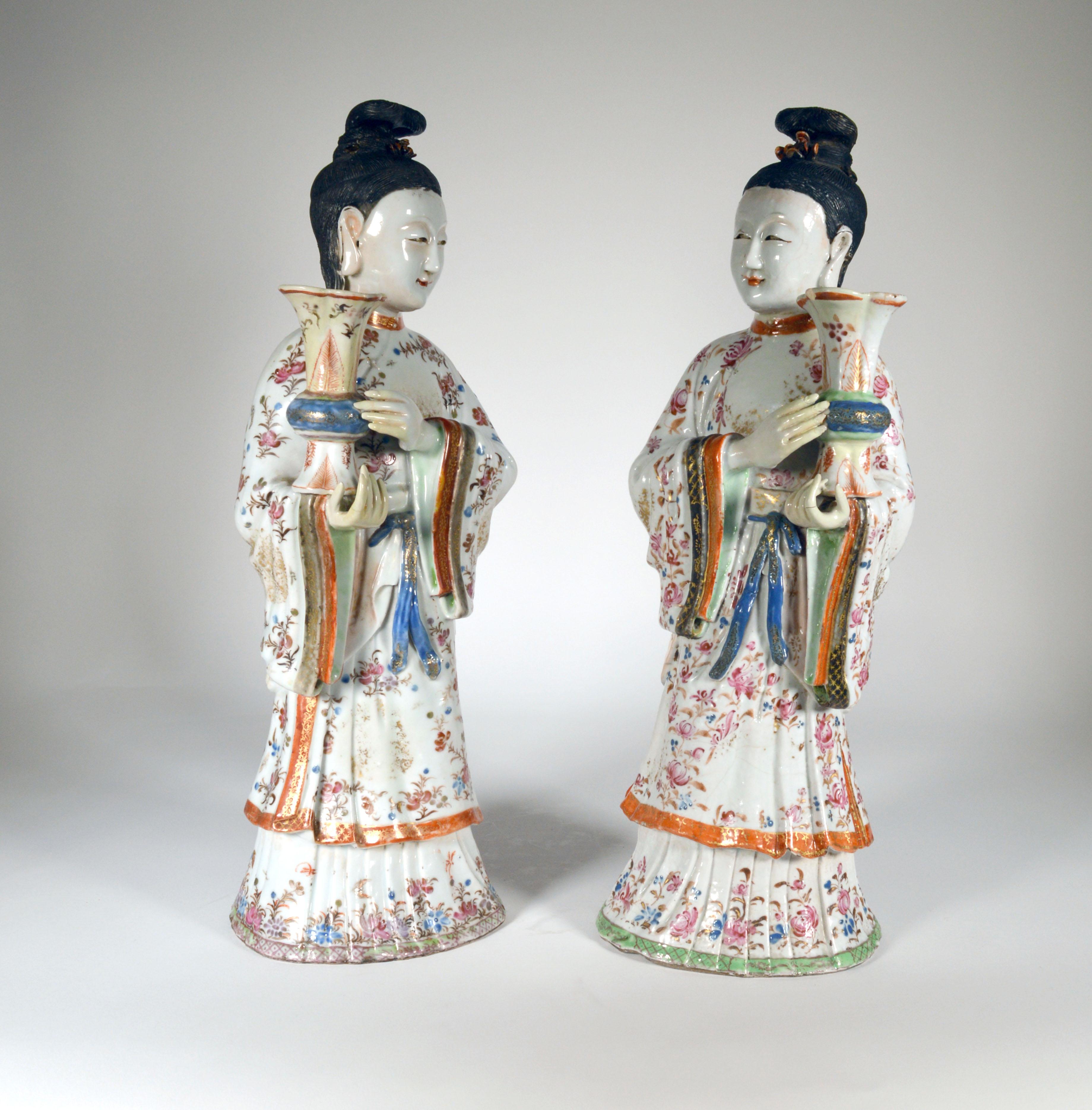 18th-century Chinese Export Porcelain Pair of Court Maiden Candlesticks In Good Condition For Sale In Downingtown, PA
