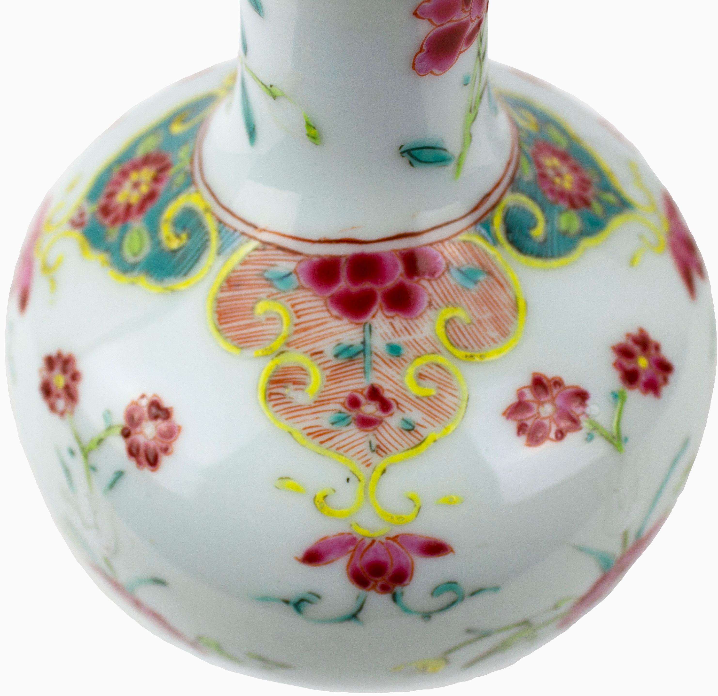 18th Century Chinese Export Porcelain Pair of Kendis, Qianlong, 1736-1795