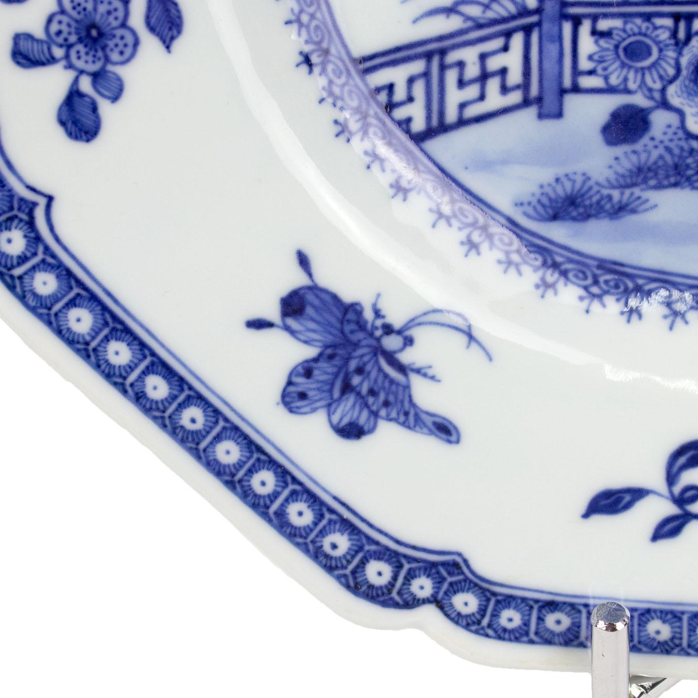 18th Century and Earlier Chinese Export Porcelain Pair of Octogonal Platters, Qianlong '1736-1795' For Sale