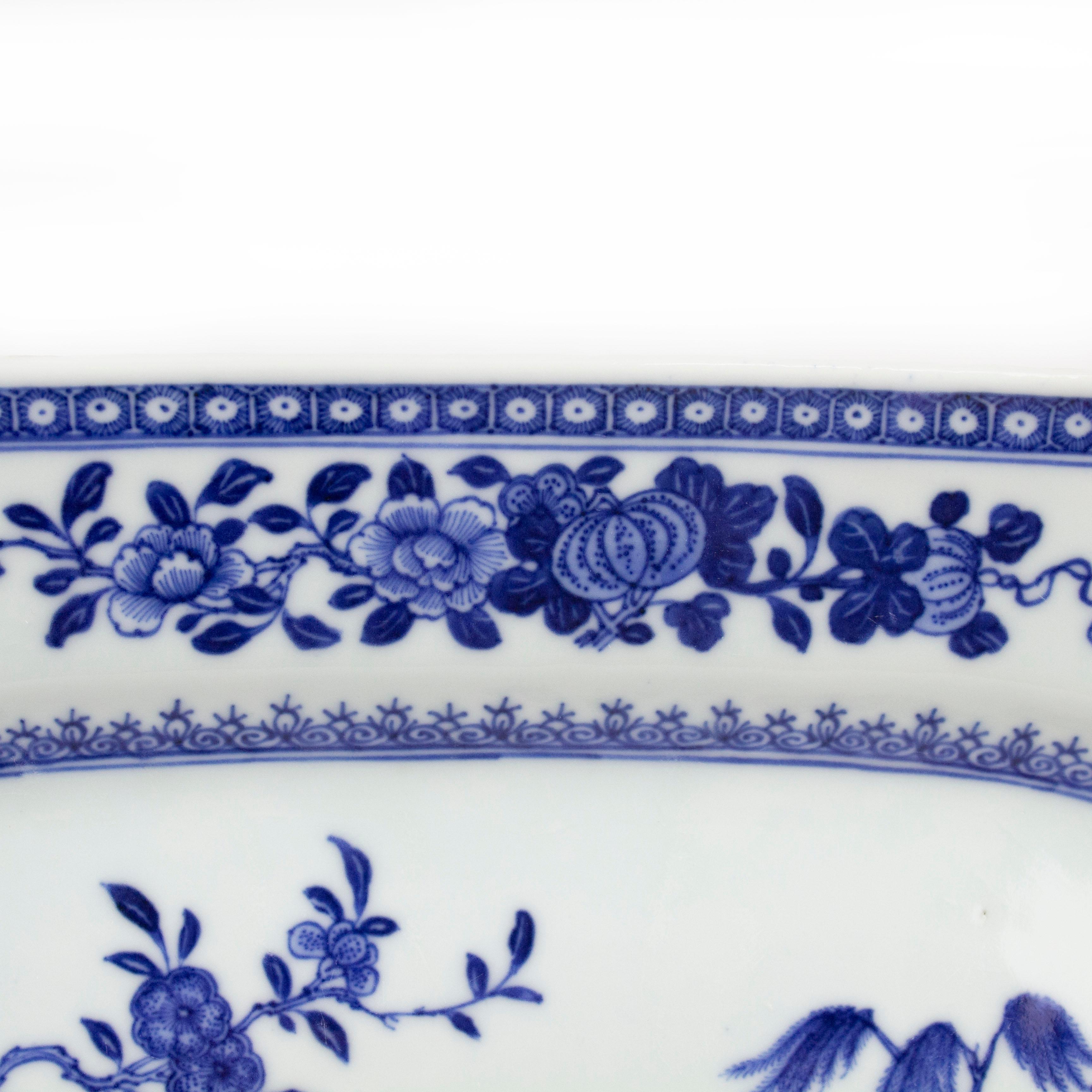 Chinese Export Porcelain Pair of Octogonal Platters, Qianlong '1736-1795' For Sale 4
