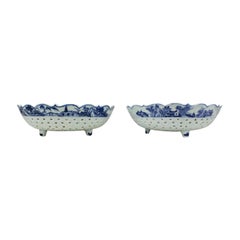 Chinese Export Porcelain Pair of Strawberry Bowls, Qianlong '1736-1795'
