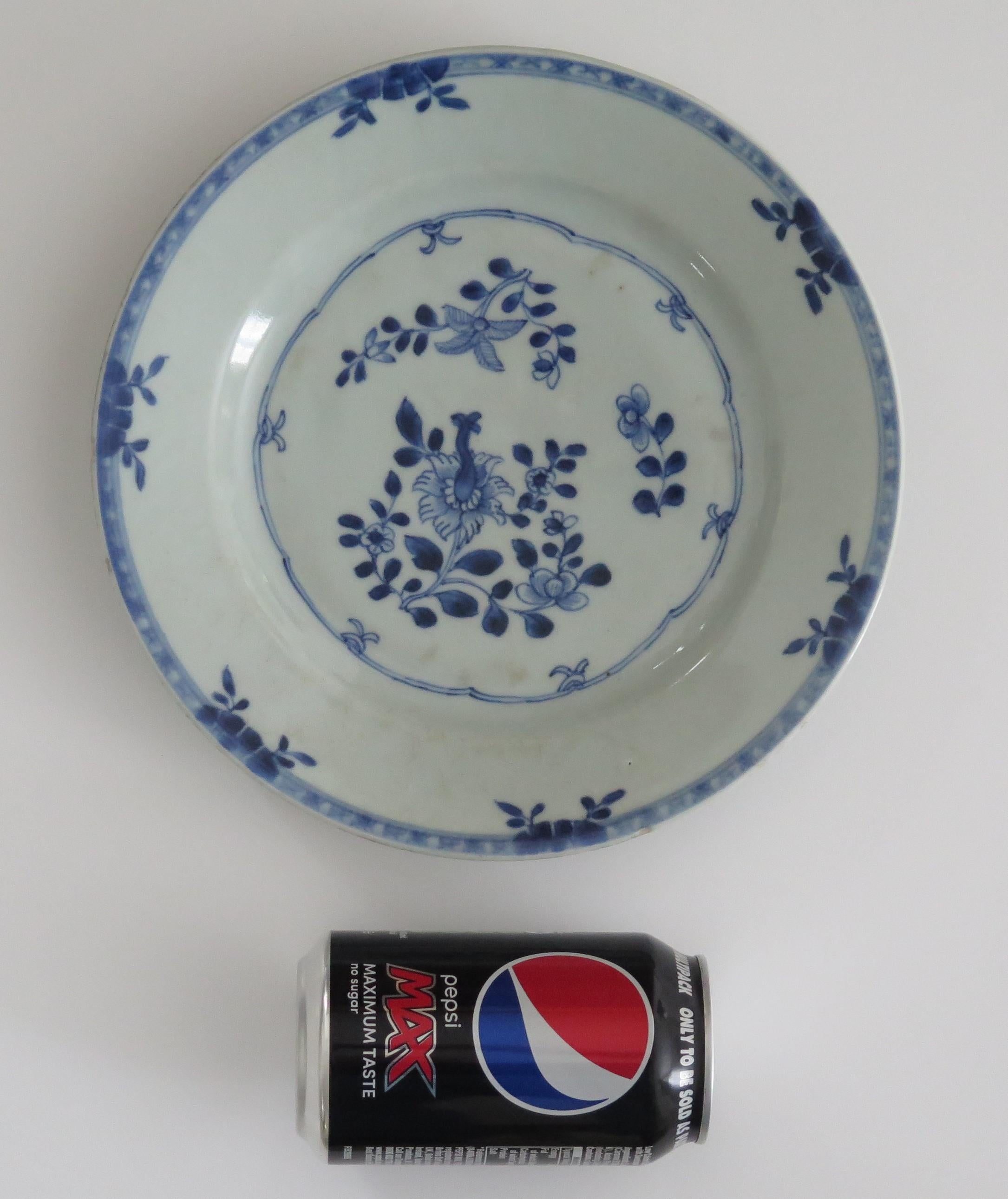 Plato De Porcelana China Del Siglo XVIII Pintado A Mano Azul Y Blanco, Qing Qianlong Ca 1770 en venta 3