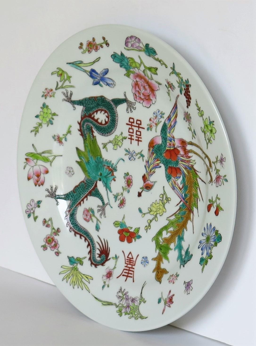 Chinesischer Export-Porzellanteller, handbemalt mit Drachen und Phönix, um 1960 (Handbemalt)