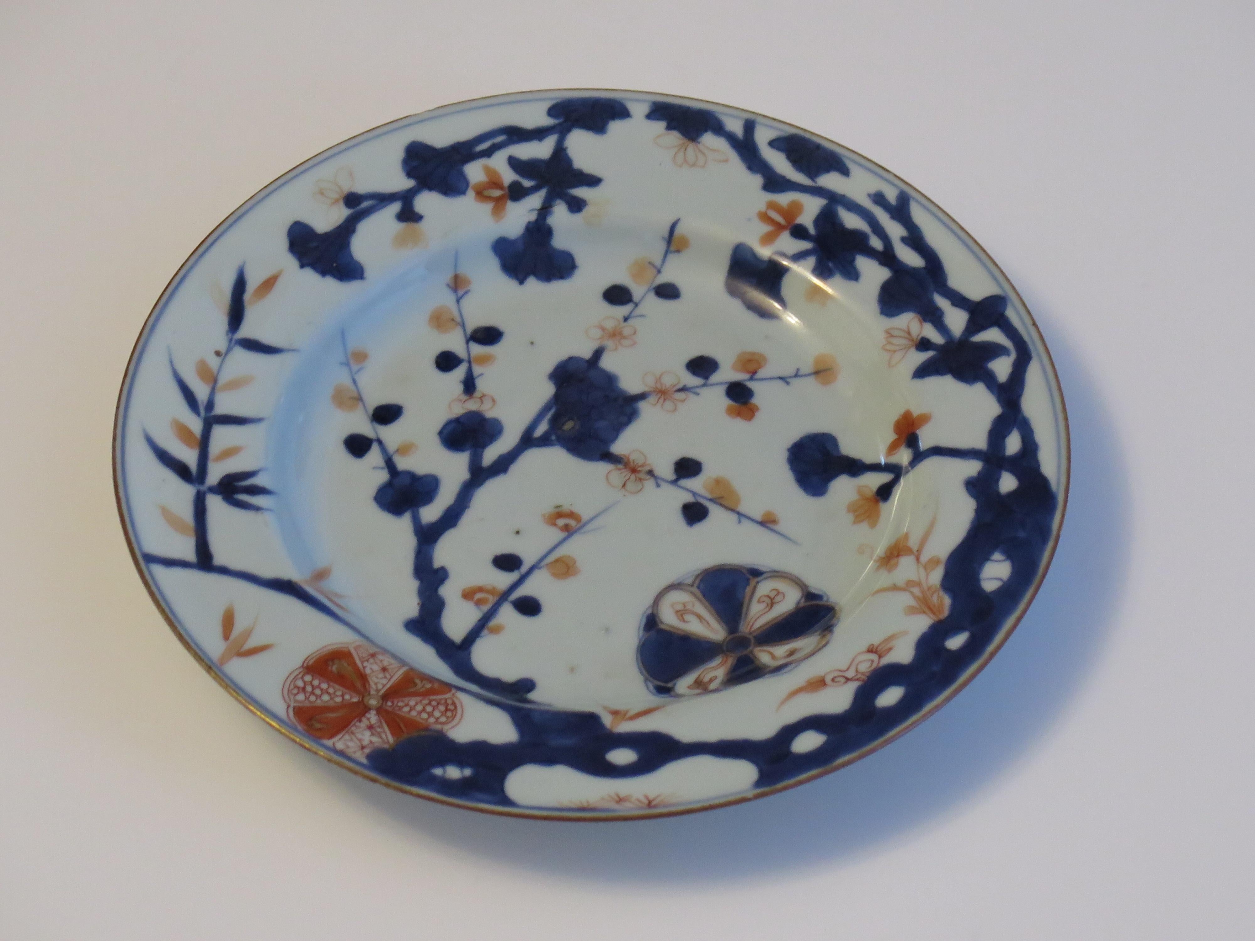 Chinese Export Porcelain Plate Kakiemon-Imari decoration, Qing Kangxi Ca 1700  For Sale 2