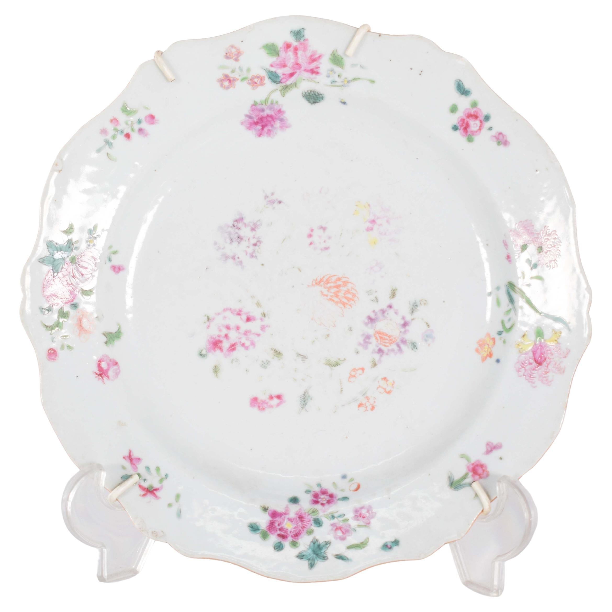 Plato de porcelana china de exportación, dinastía Qing