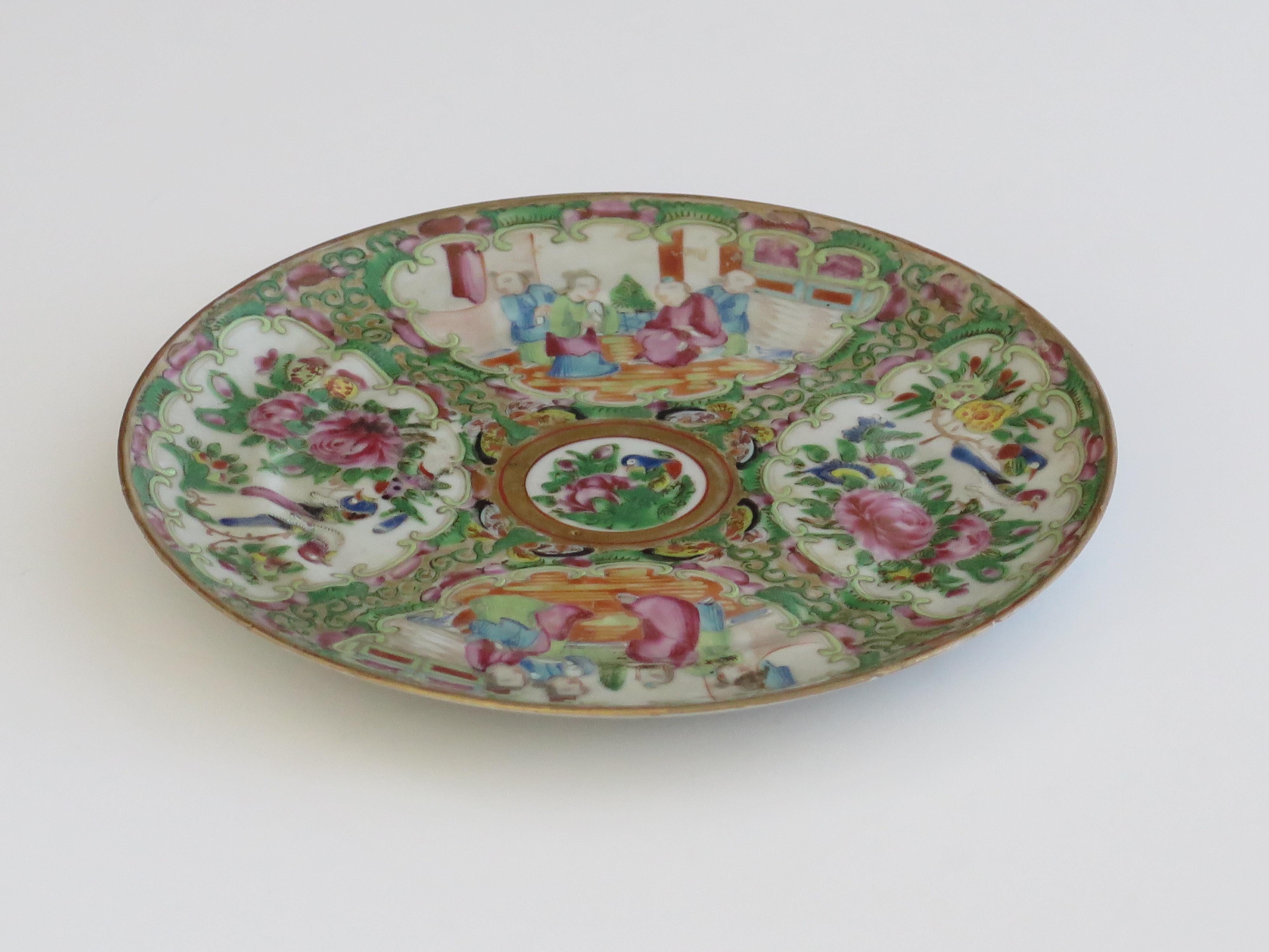 Chinesischer Export-Porzellanteller mit Rosenmedaillon, handbemalt, Qing um 1875 im Angebot 4