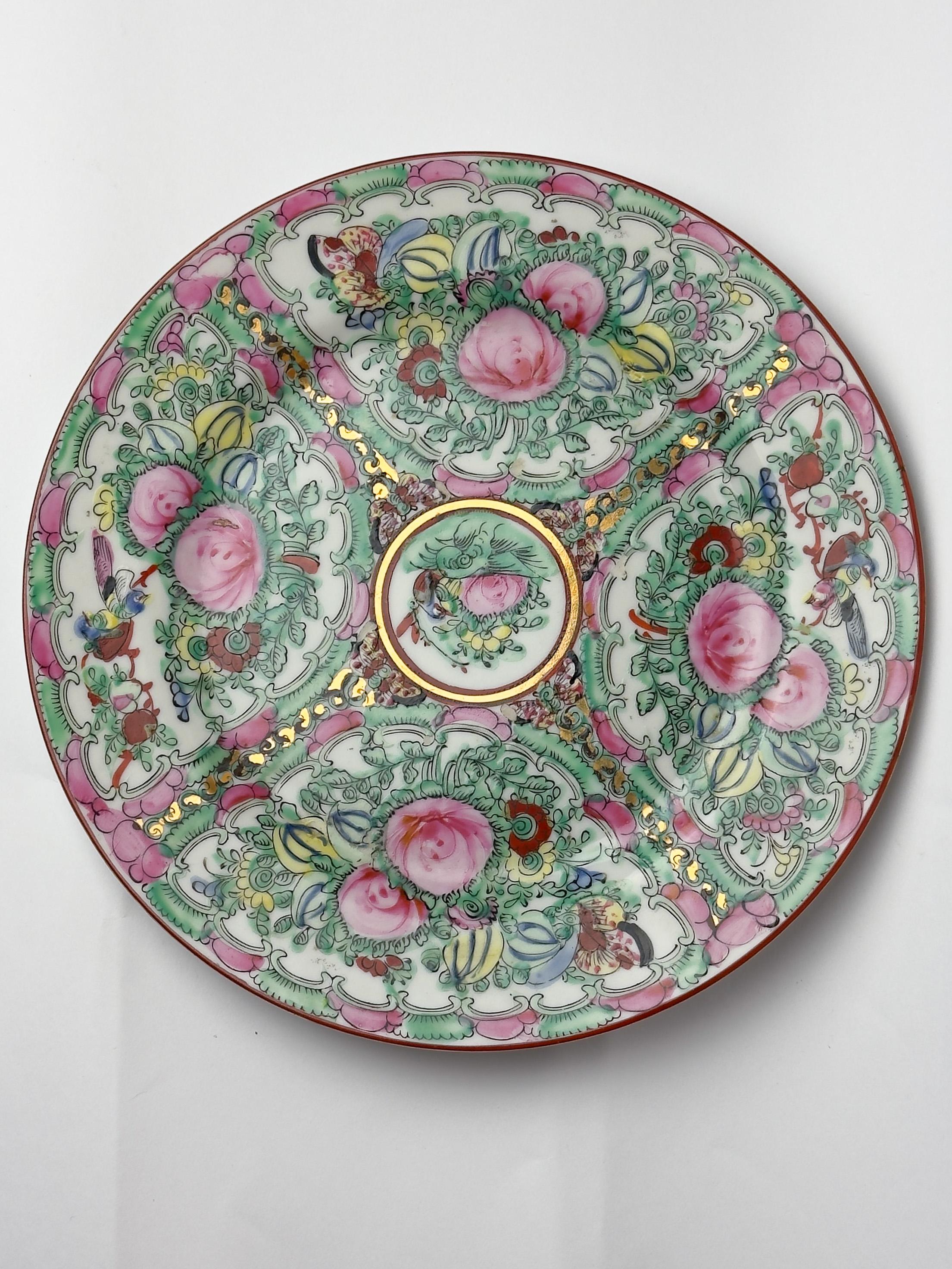 20ième siècle Plat en porcelaine d'exportation chinoise de Macao, 20e siècle en vente
