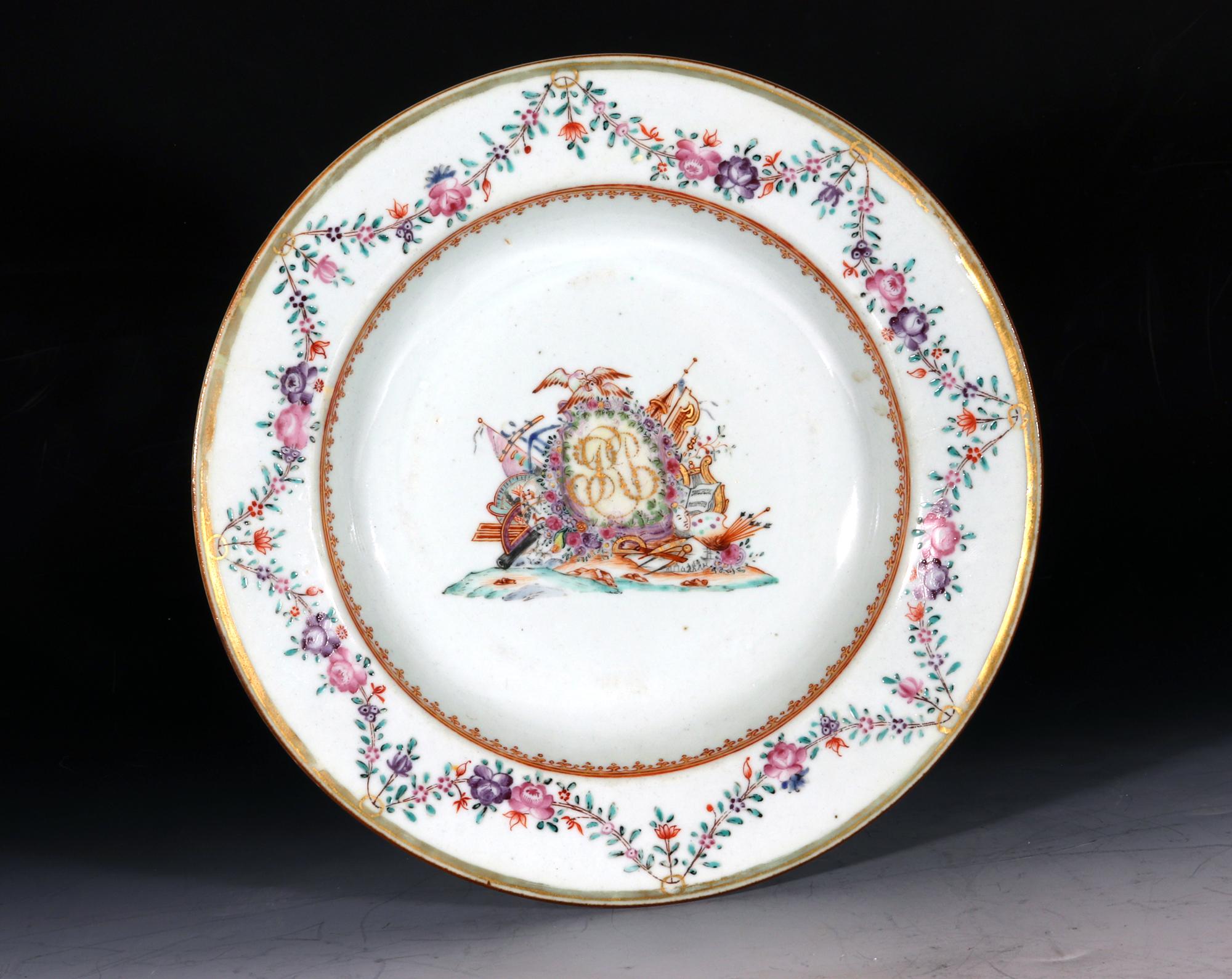 Chinese Export Porcelain Pseudo-Armorial Crested Soup Plate In Good Condition For Sale In Downingtown, PA