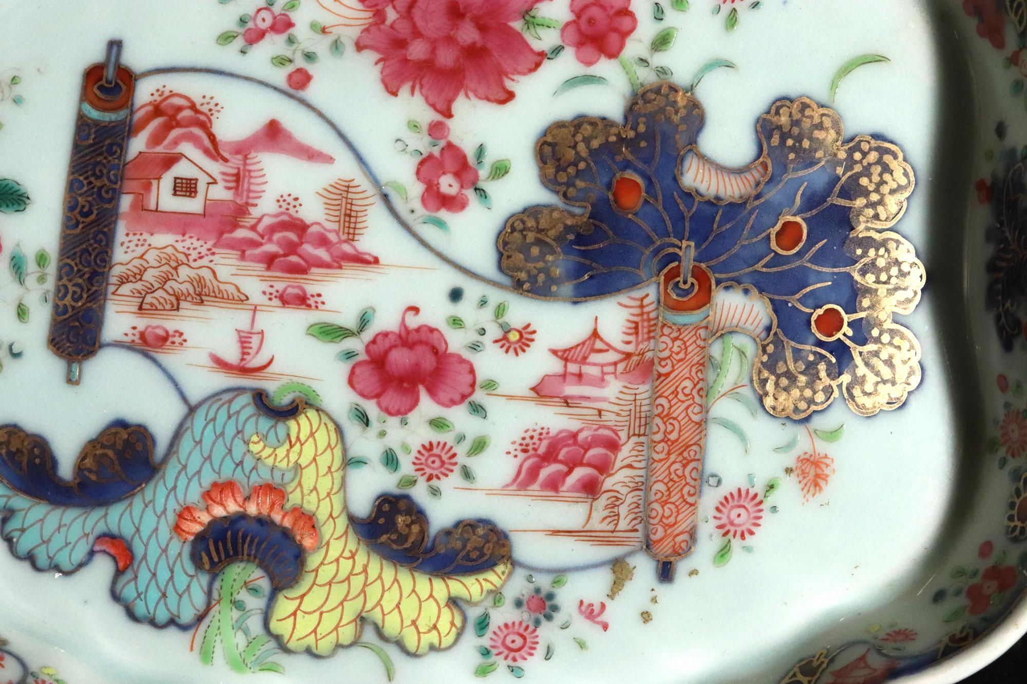 Chinese Export Porcelain Pseudo Tobacco Leaf Shaped Dish with Puce Scroll For Sale 1