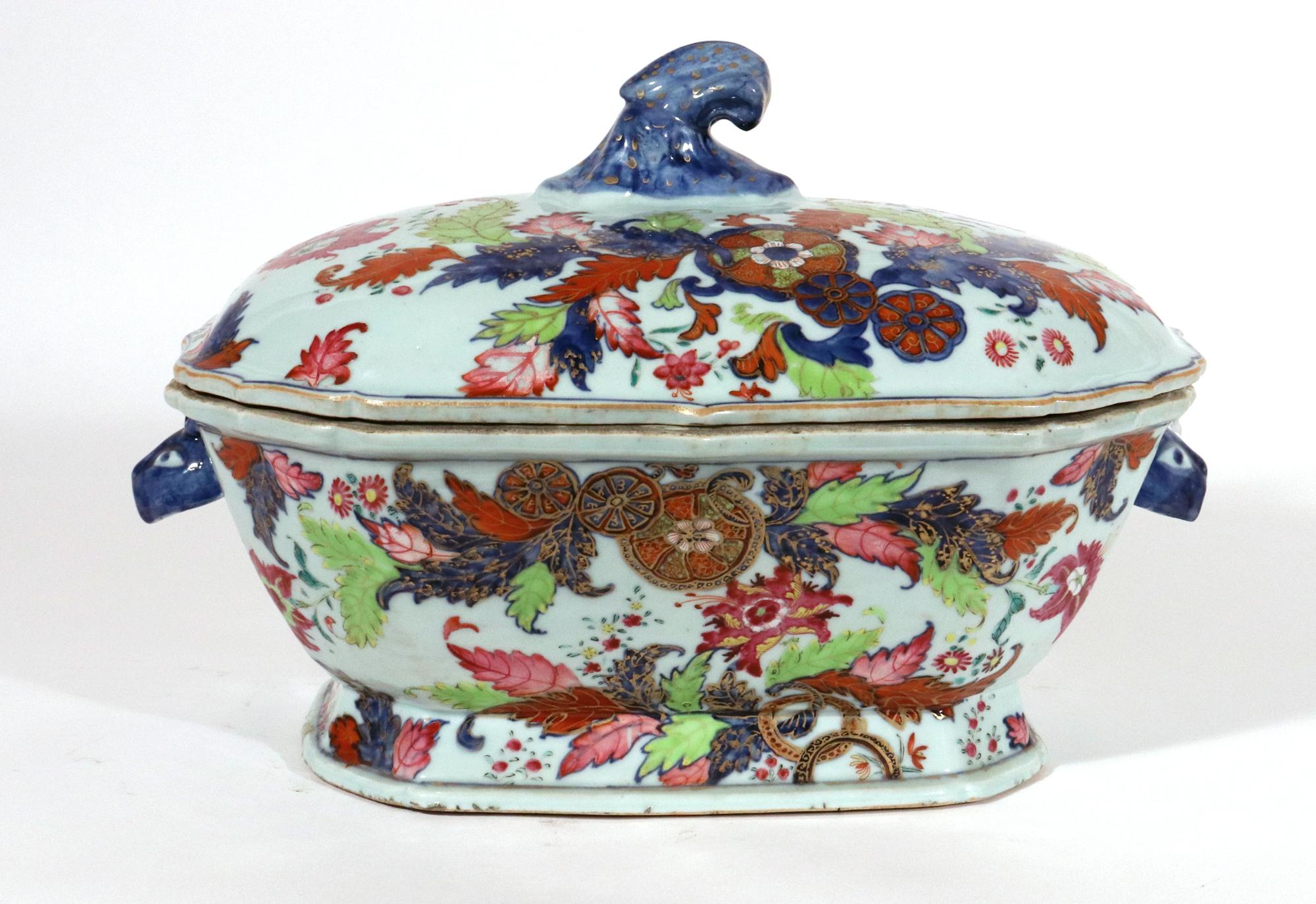 Chinese Export Porcelain Pseudo Tobacco Leaf Soup Tureen, Cover, and Stand 8