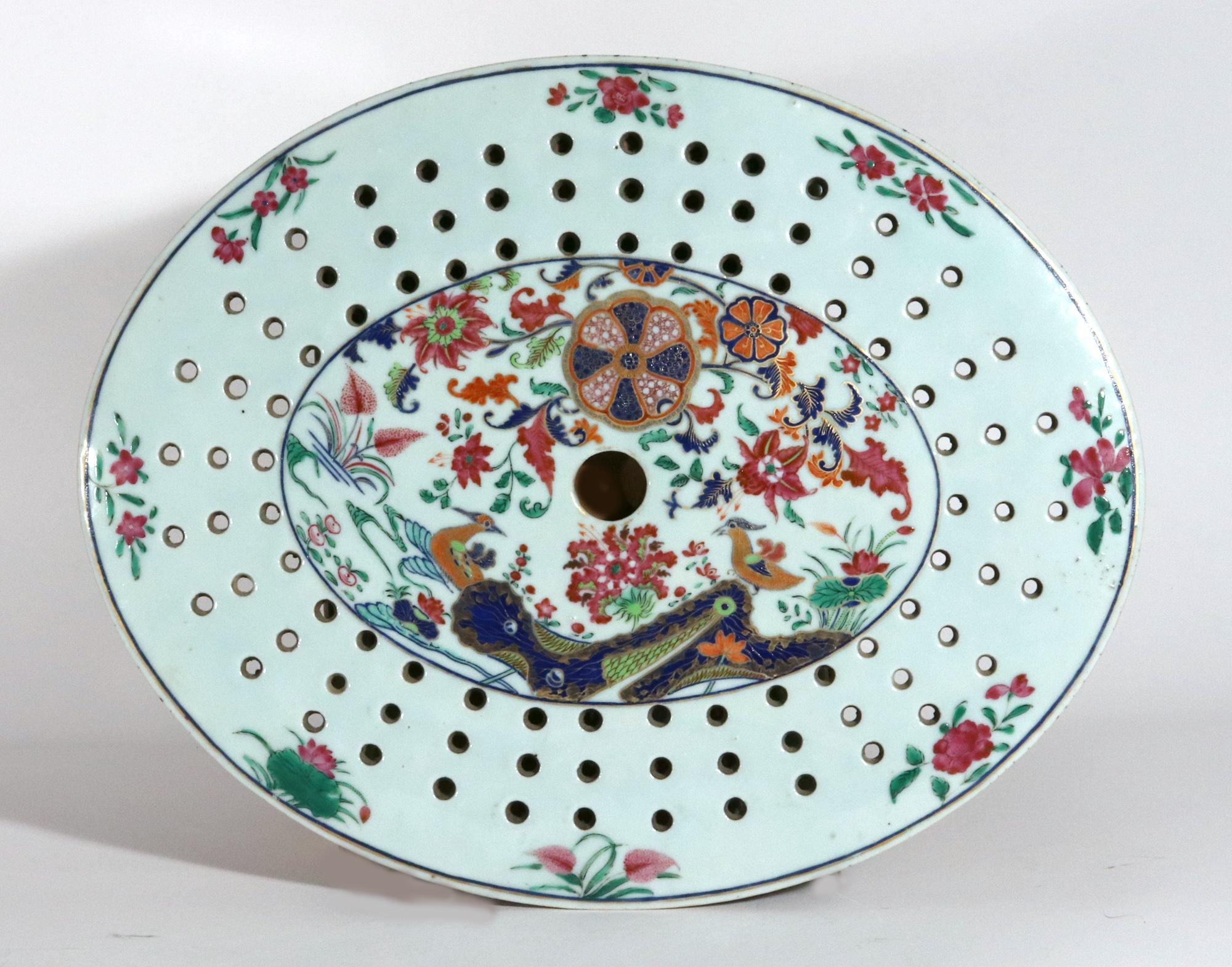 Chinese Export Porcelain Pseudo Tobacco Leaf With Ducks Large Dish and Drainer For Sale 2