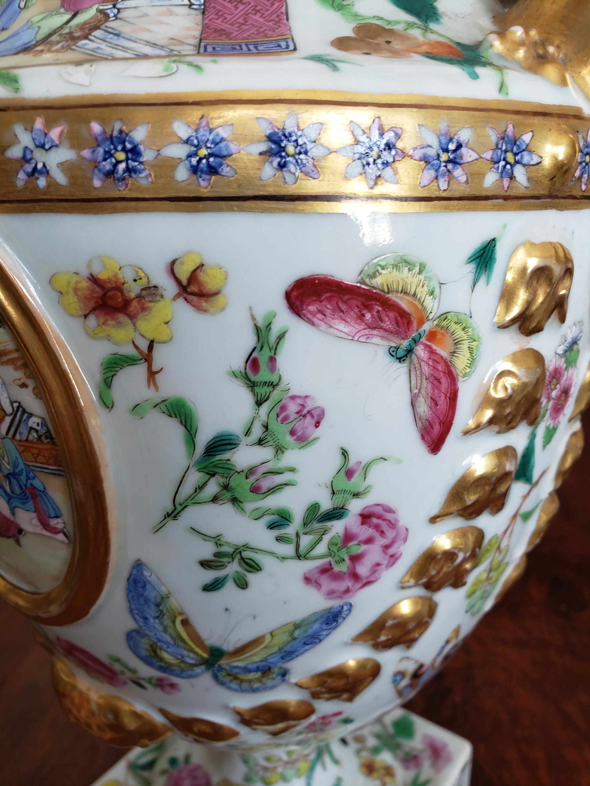 Chinese Export Porcelain Rose Mandarin Pistol-Handled Urns and Covers 6